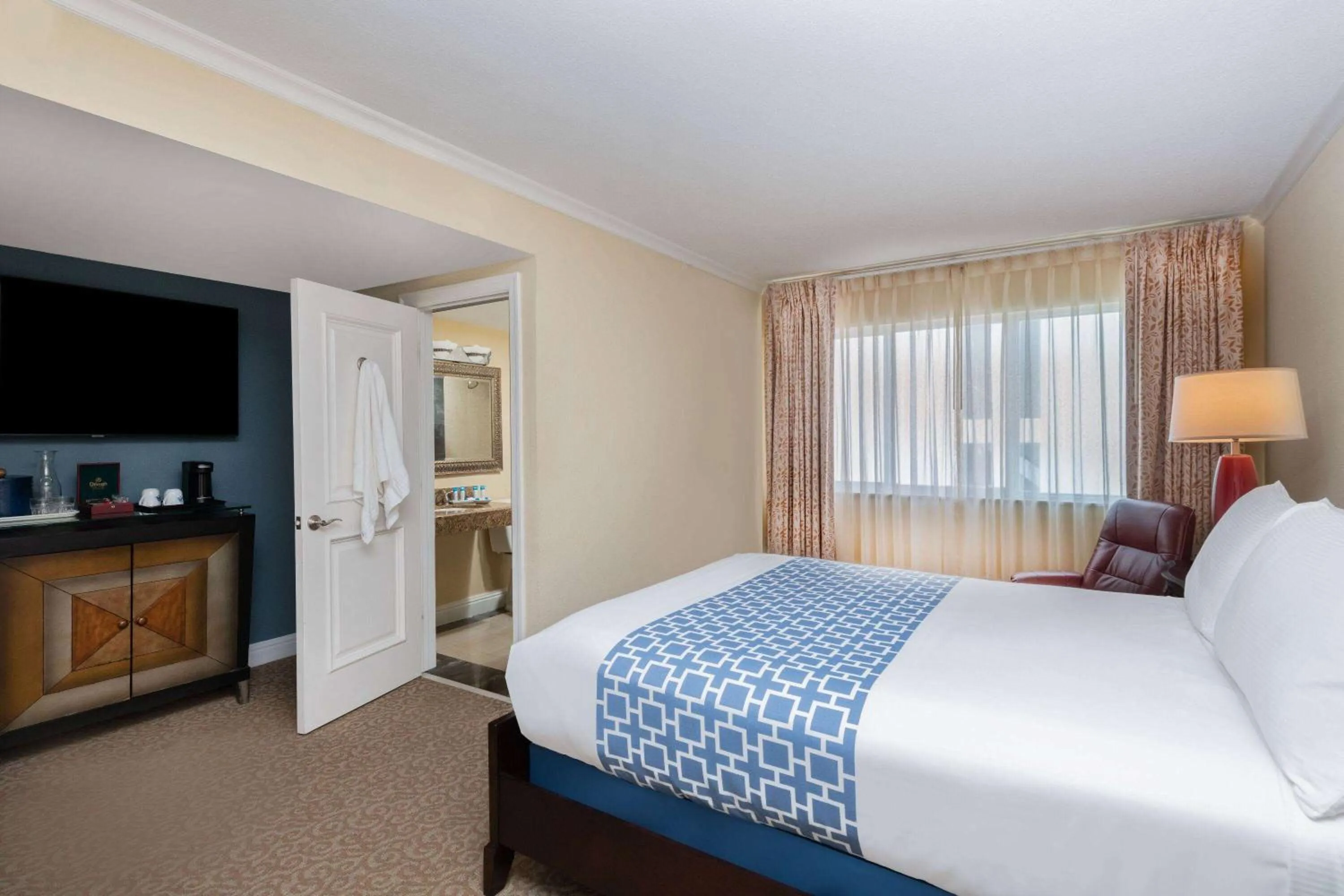 Photo of the whole room, Bed in Safety Harbor Resort & Spa Trademark Collection by Wyndham