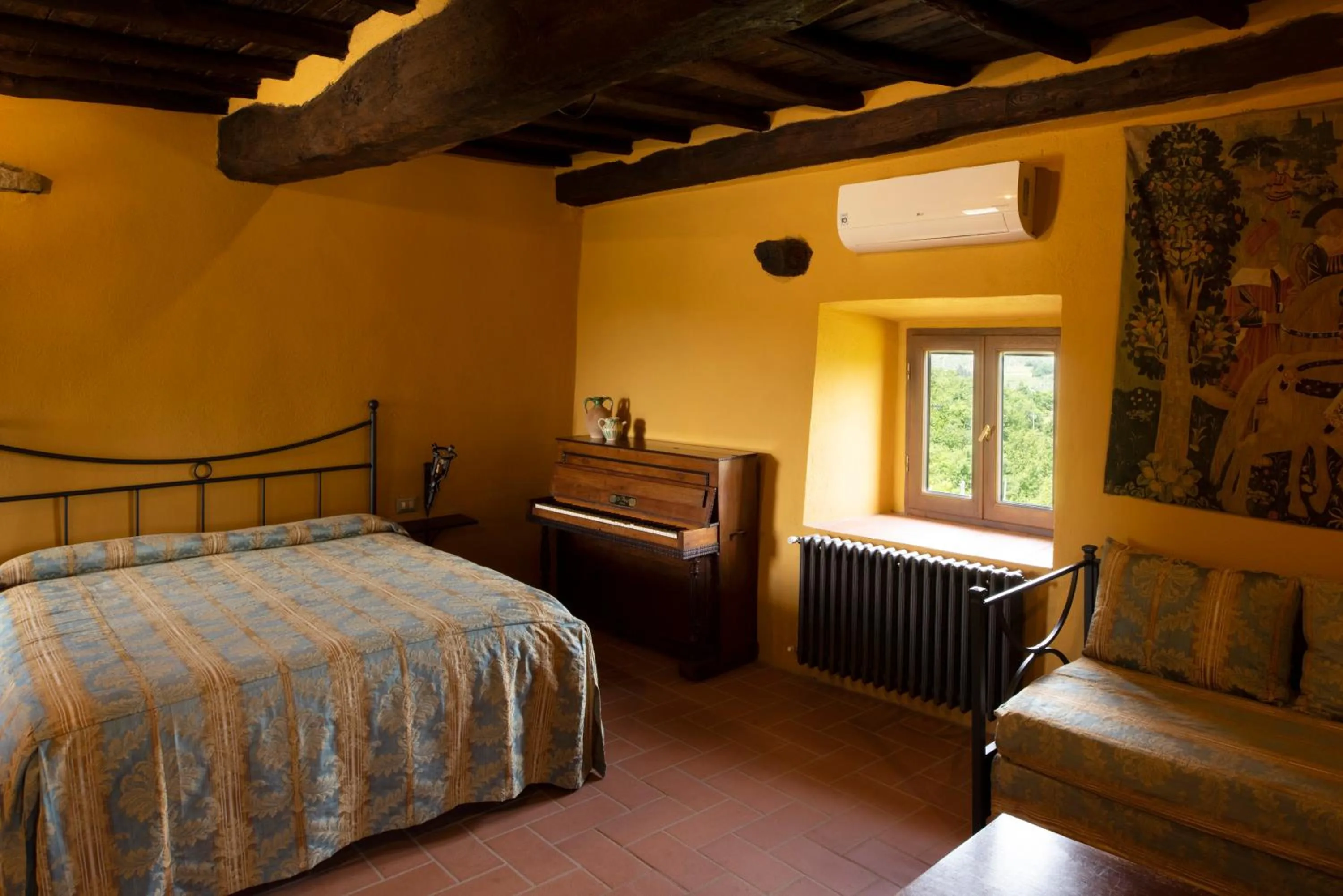 Photo of the whole room, Bed in La Rimbecca Greve in Chianti