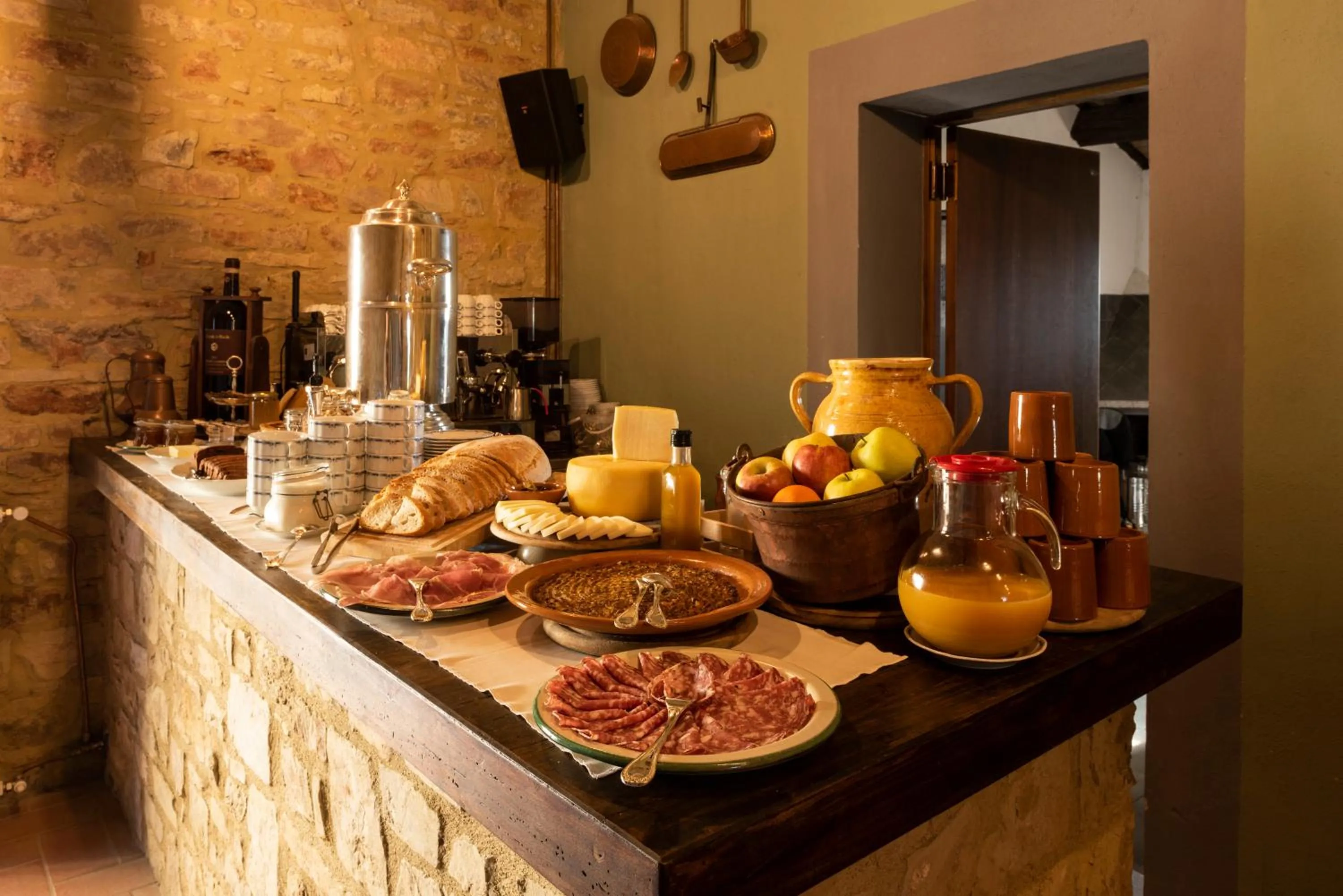 Buffet breakfast in La Rimbecca Greve in Chianti