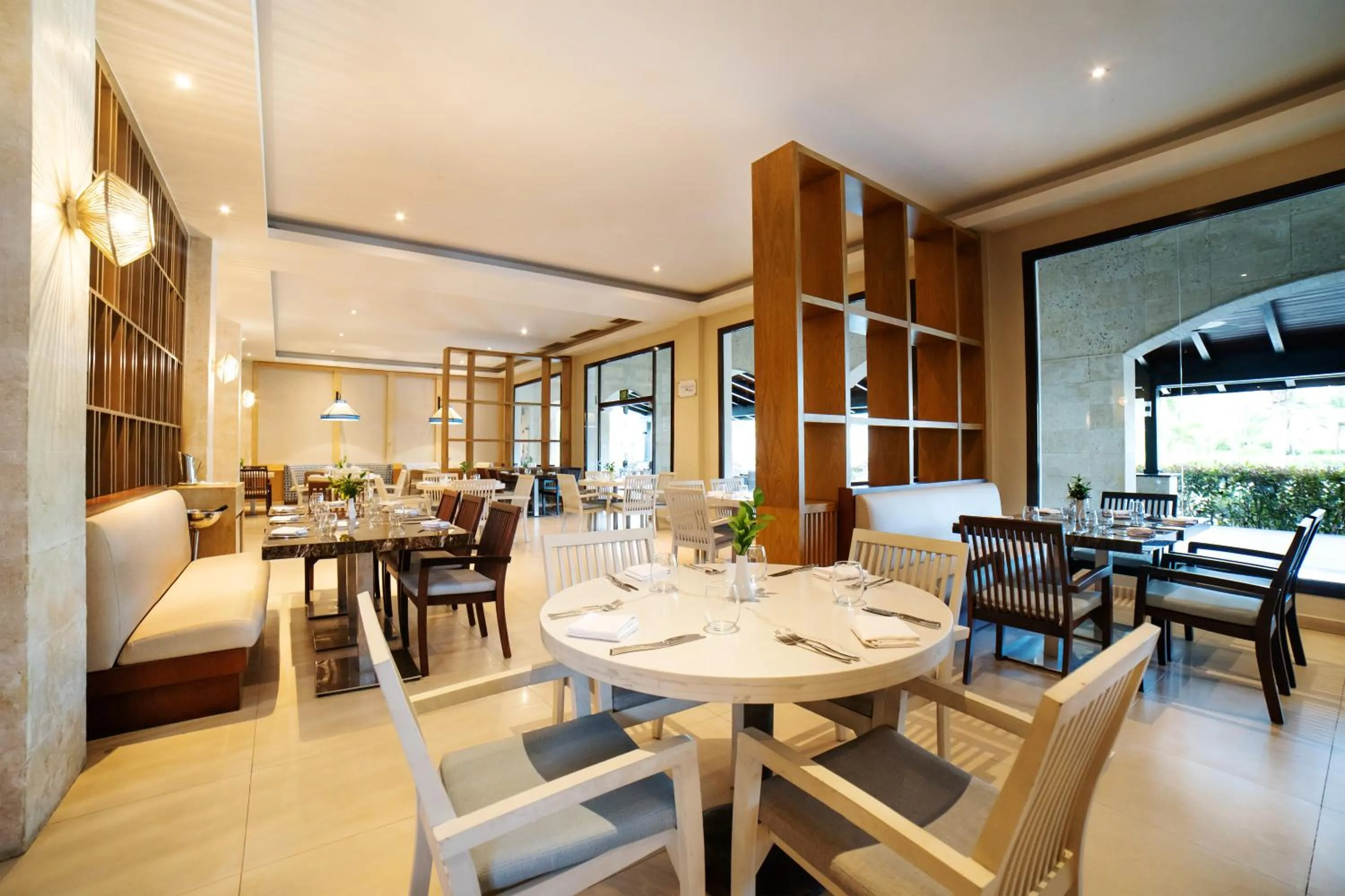 Restaurant/places to eat in Royalton Hideaway Punta Cana, An Autograph Collection All-Inclusive Resort & Casino - Adults Only