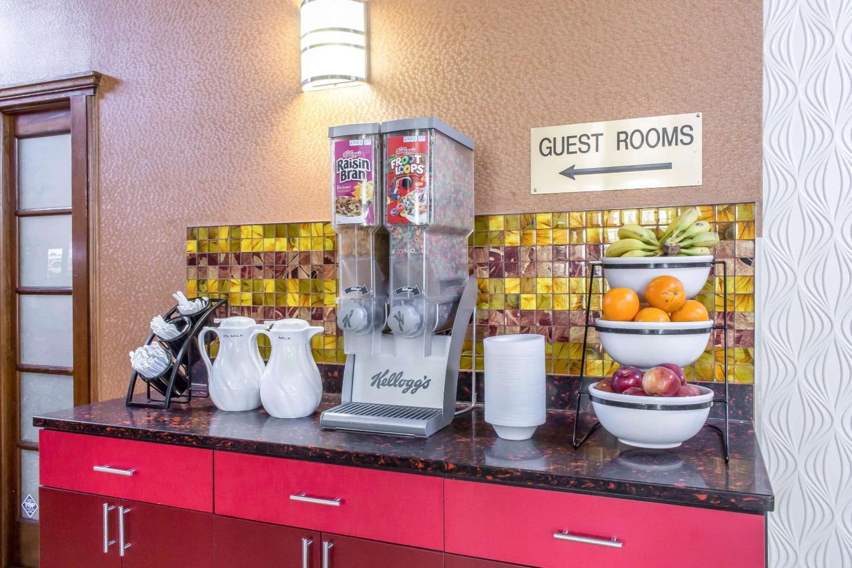 Breakfast in Rodeway Inn Capri