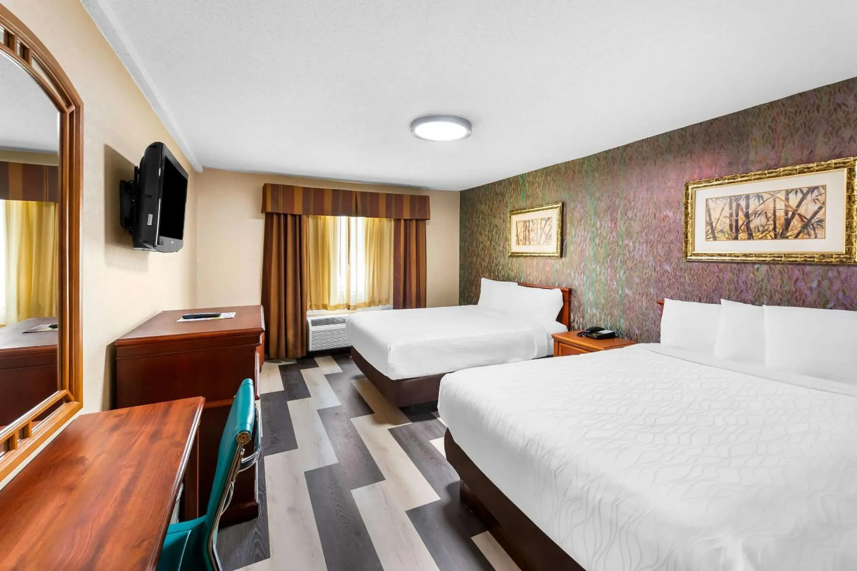 Bedroom in Rodeway Inn Capri Bedroom in Rodeway Inn Capri