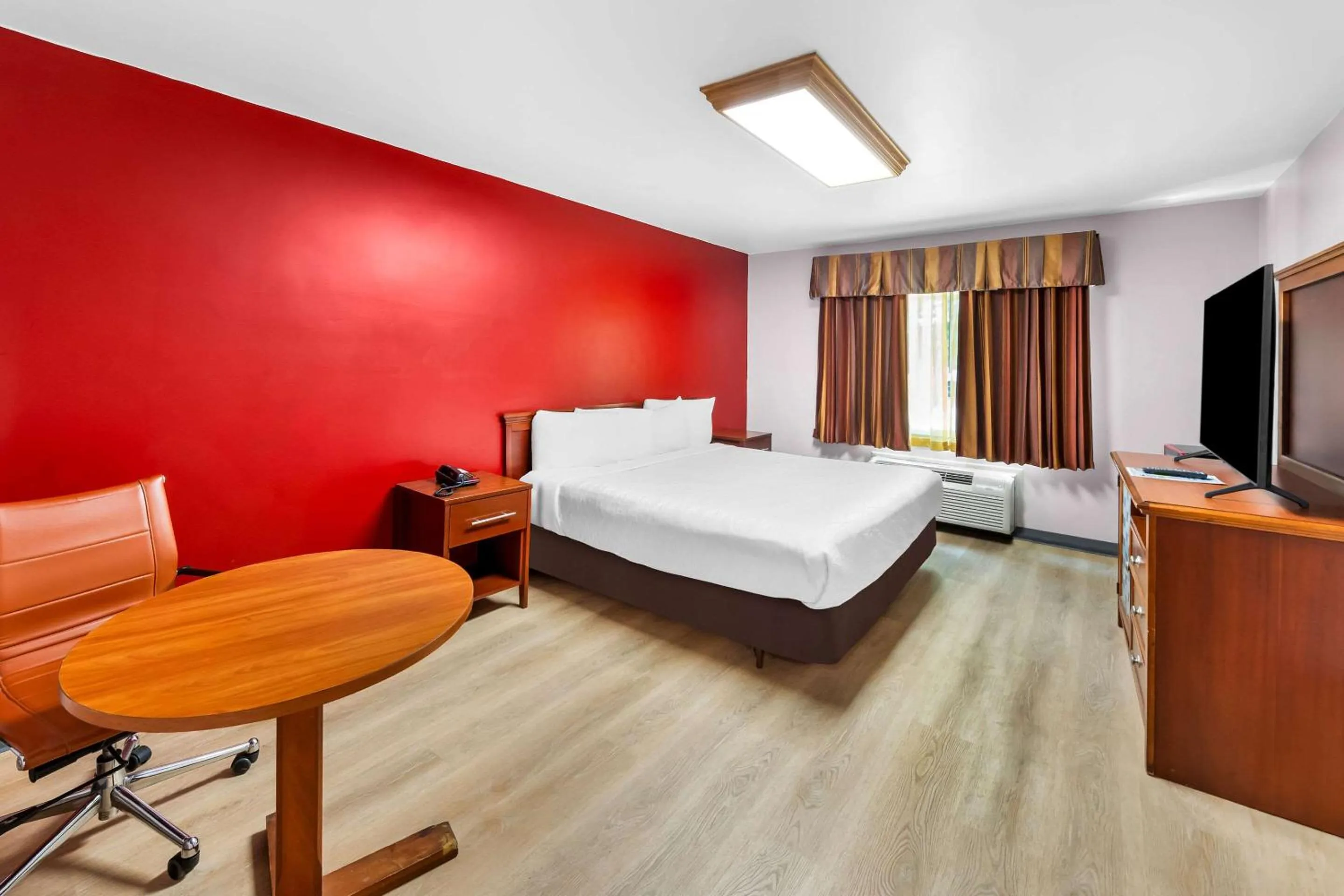 Bedroom, Bed in Rodeway Inn Capri