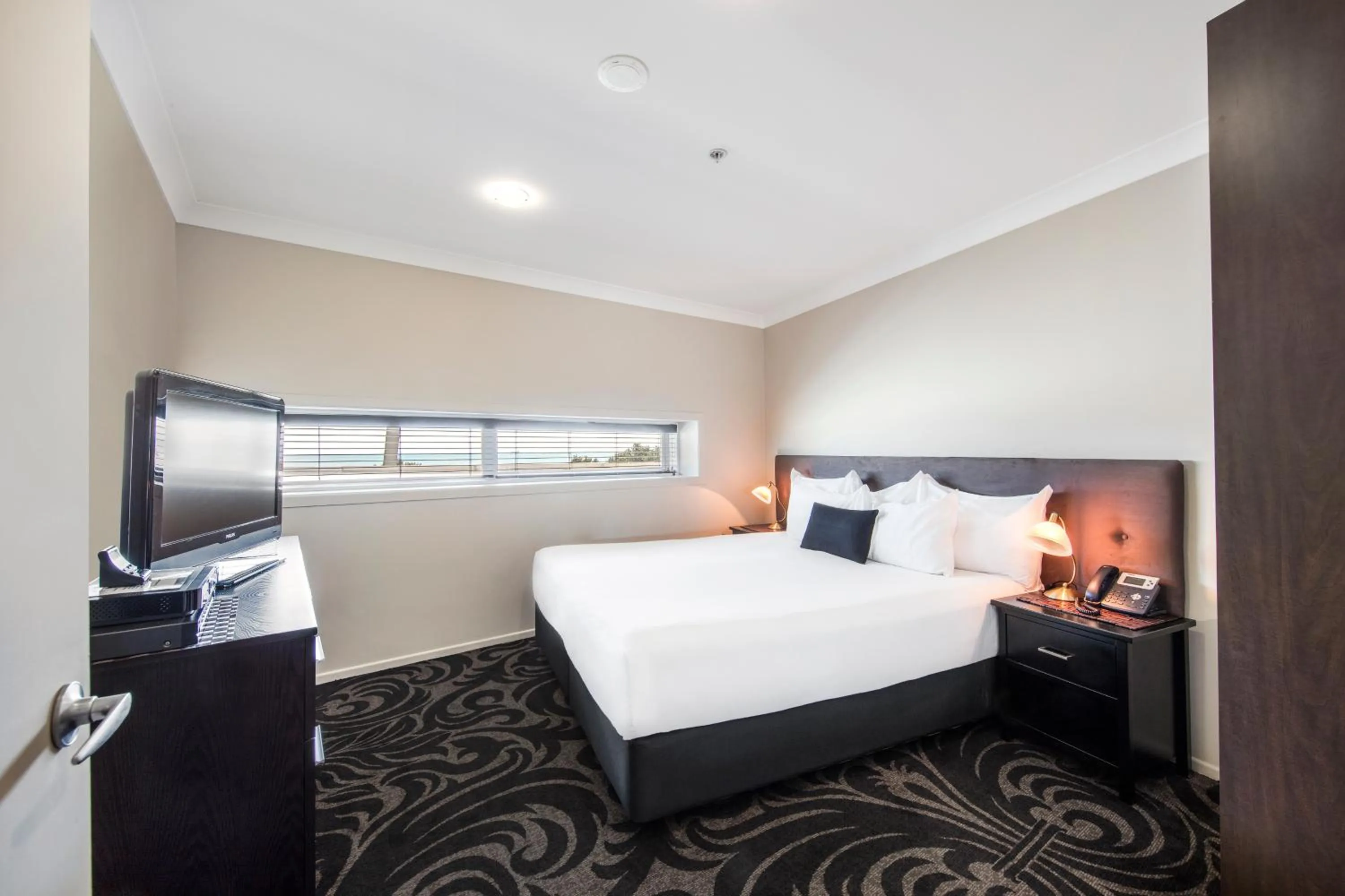 Bedroom, Bed in Millennium Hotel New Plymouth, Waterfront
