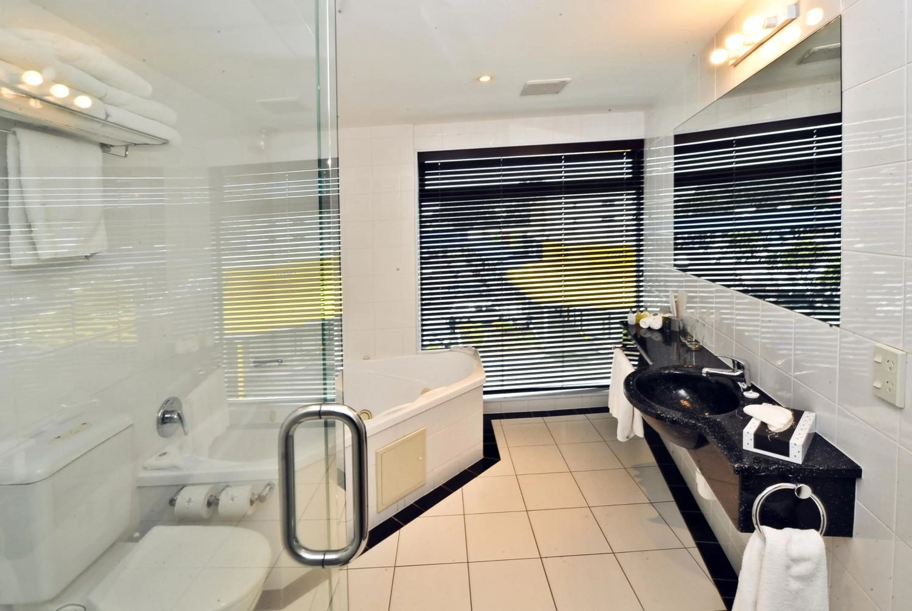 Shower in Millennium Hotel New Plymouth, Waterfront