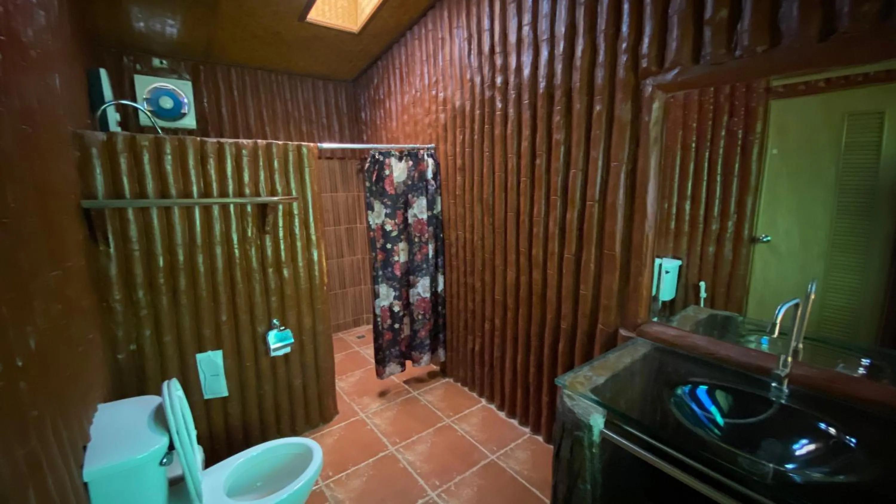 Bathroom in Saiyok River House
