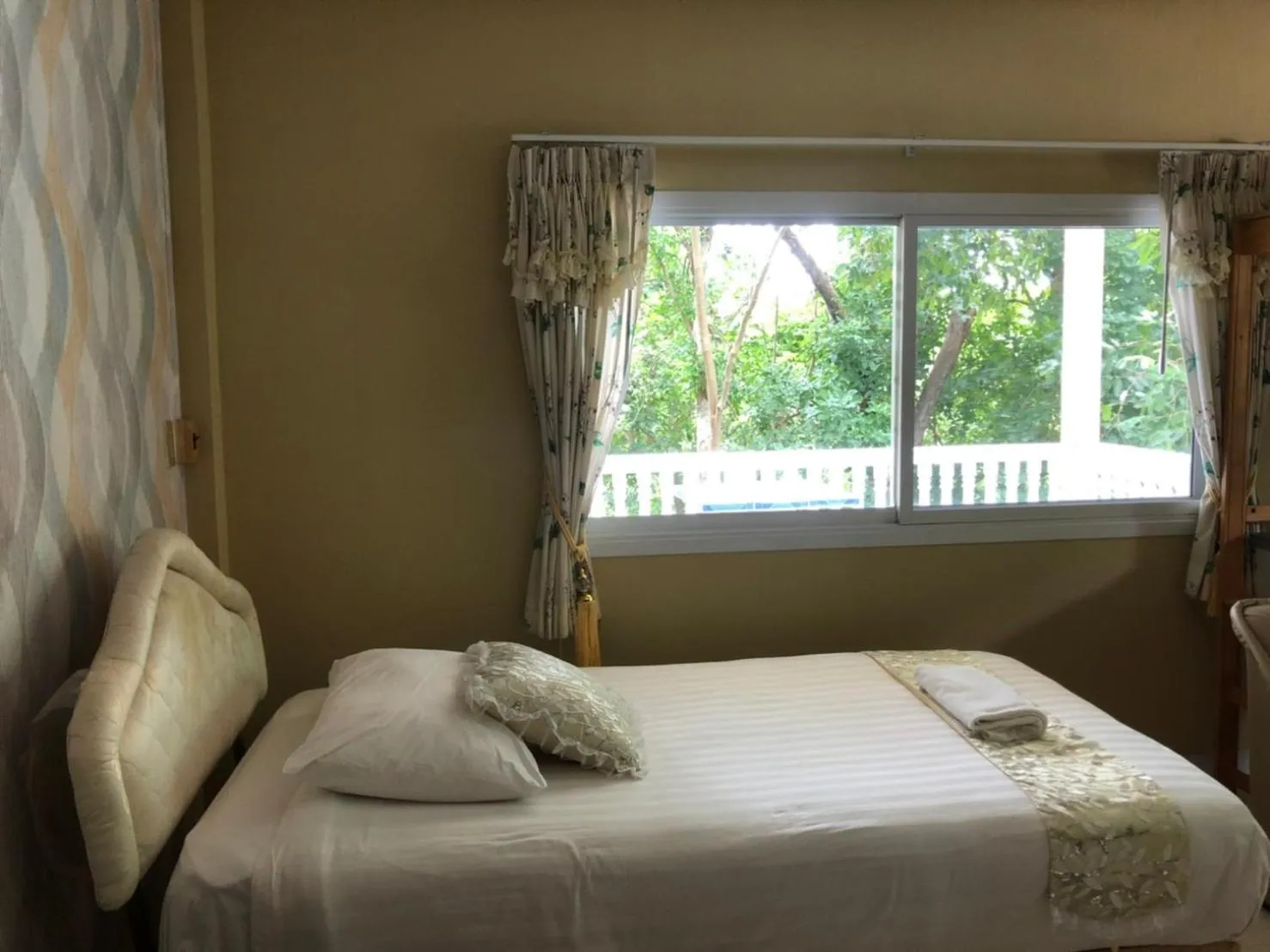 Bed in Saiyok River House