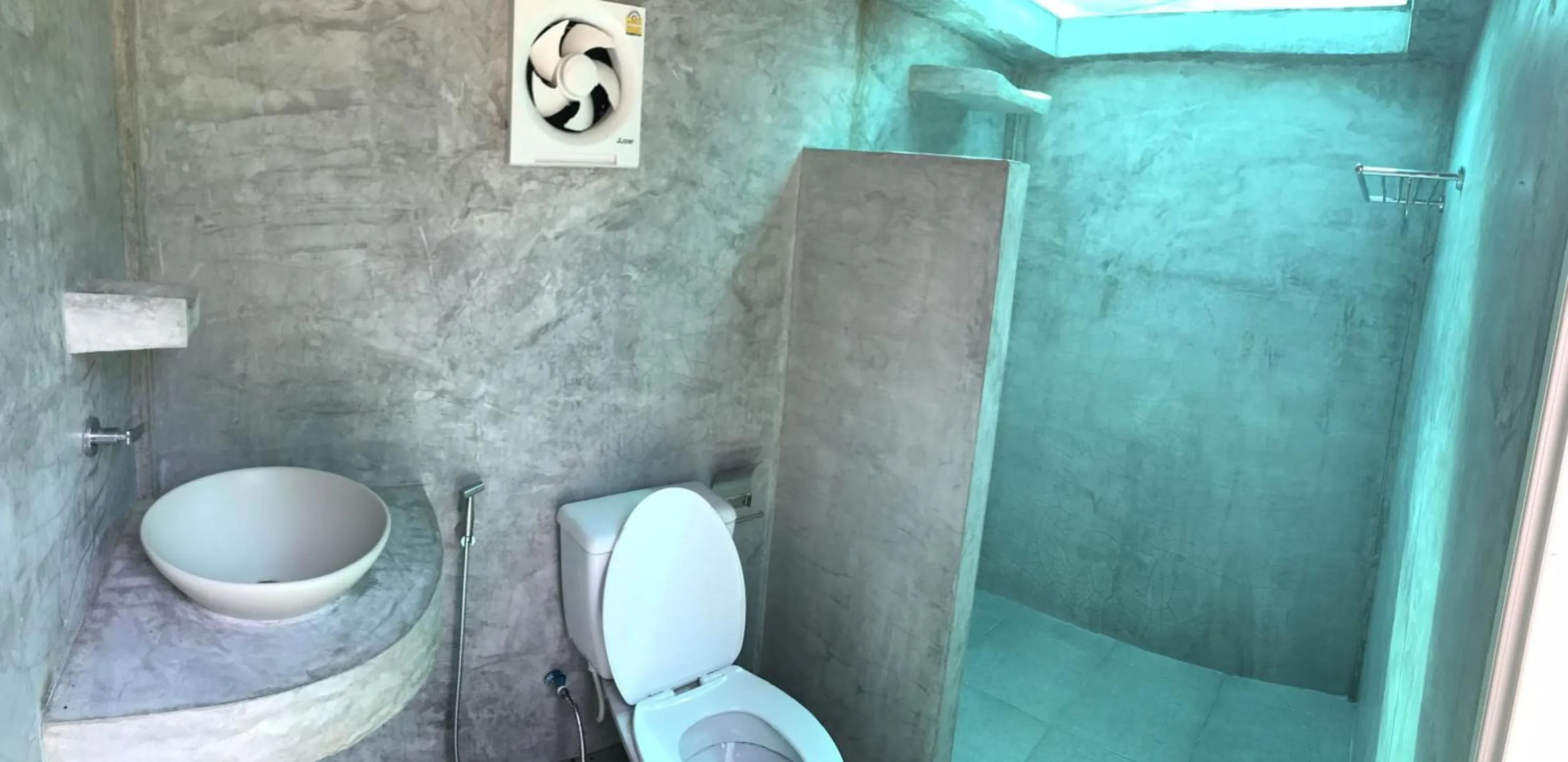 Toilet in Saiyok River House
