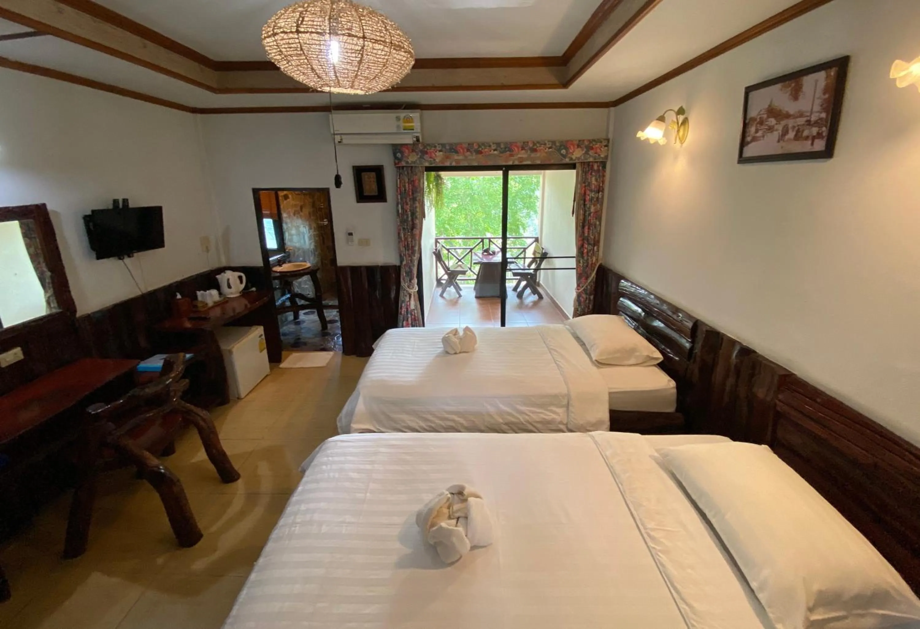 Photo of the whole room, Bed in Saiyok River House