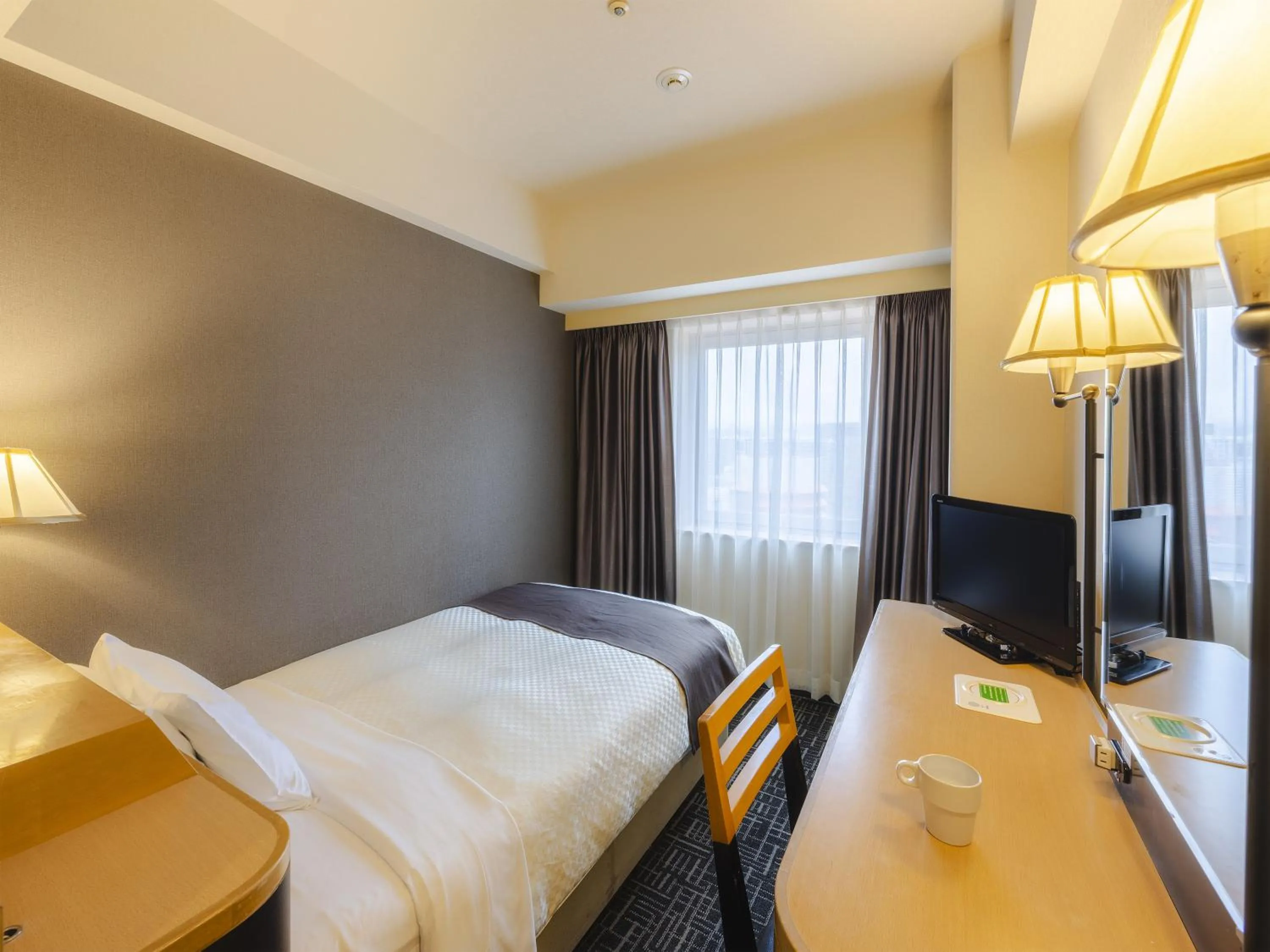 Photo of the whole room, Bed in Canal City Fukuoka Washington Hotel