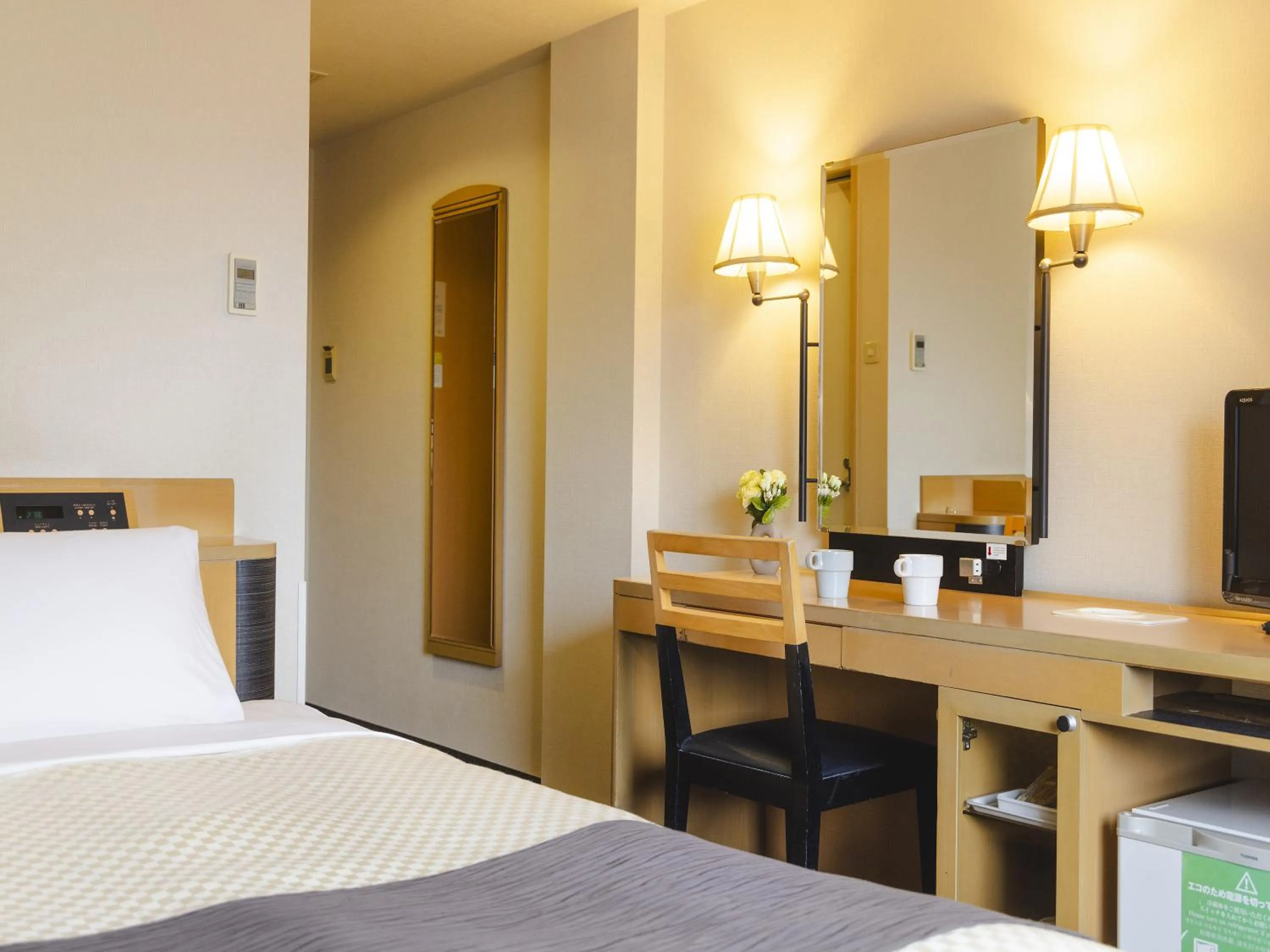 Photo of the whole room, Bed in Canal City Fukuoka Washington Hotel