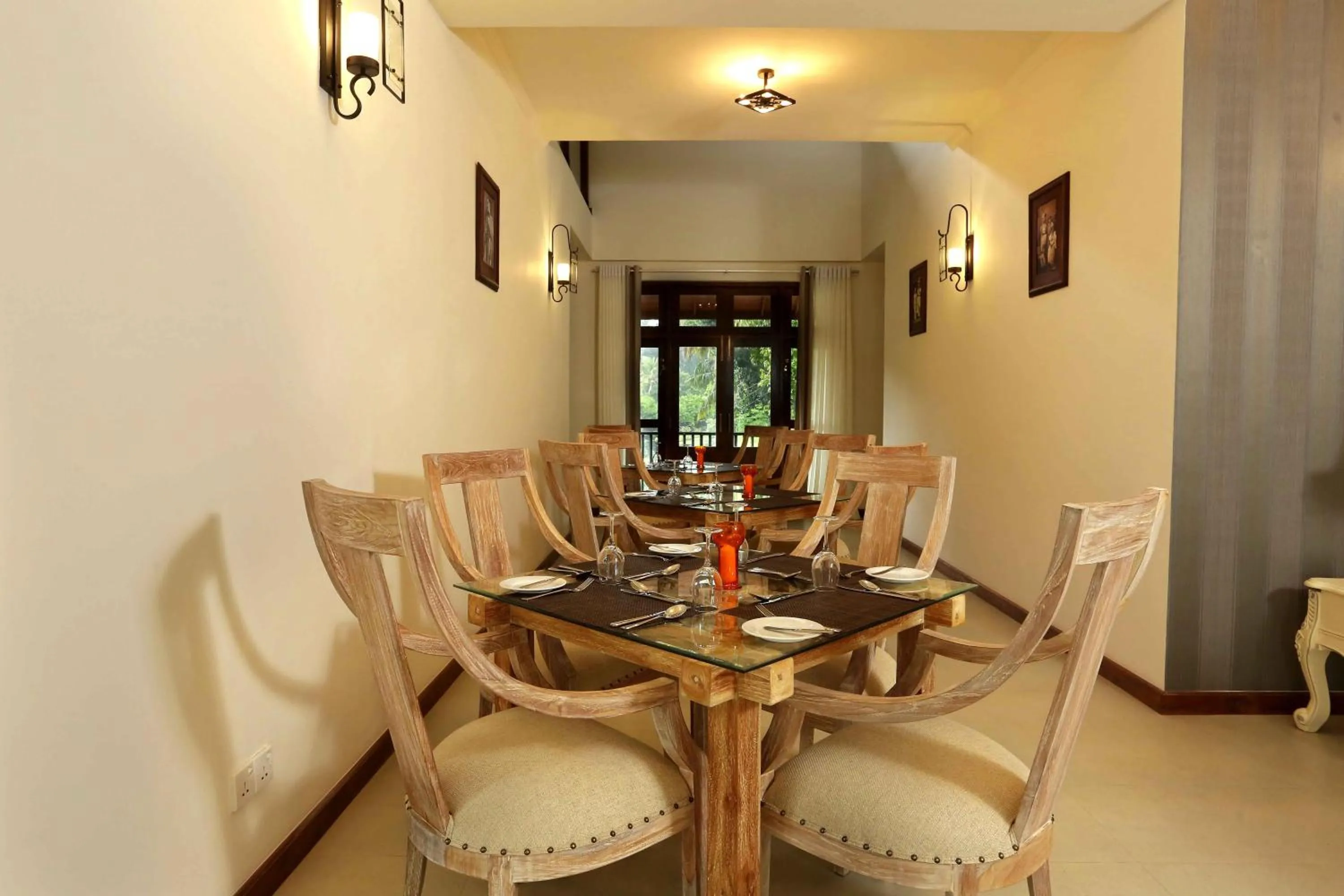 Restaurant/places to eat in Rivora Residence