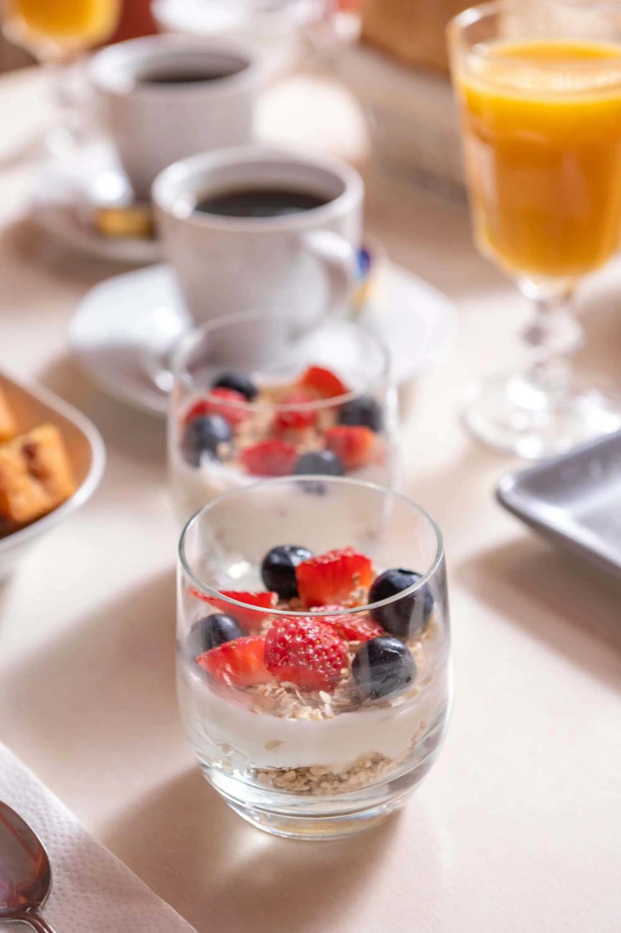 Restaurant/places to eat in Ouzas luxury Hotel