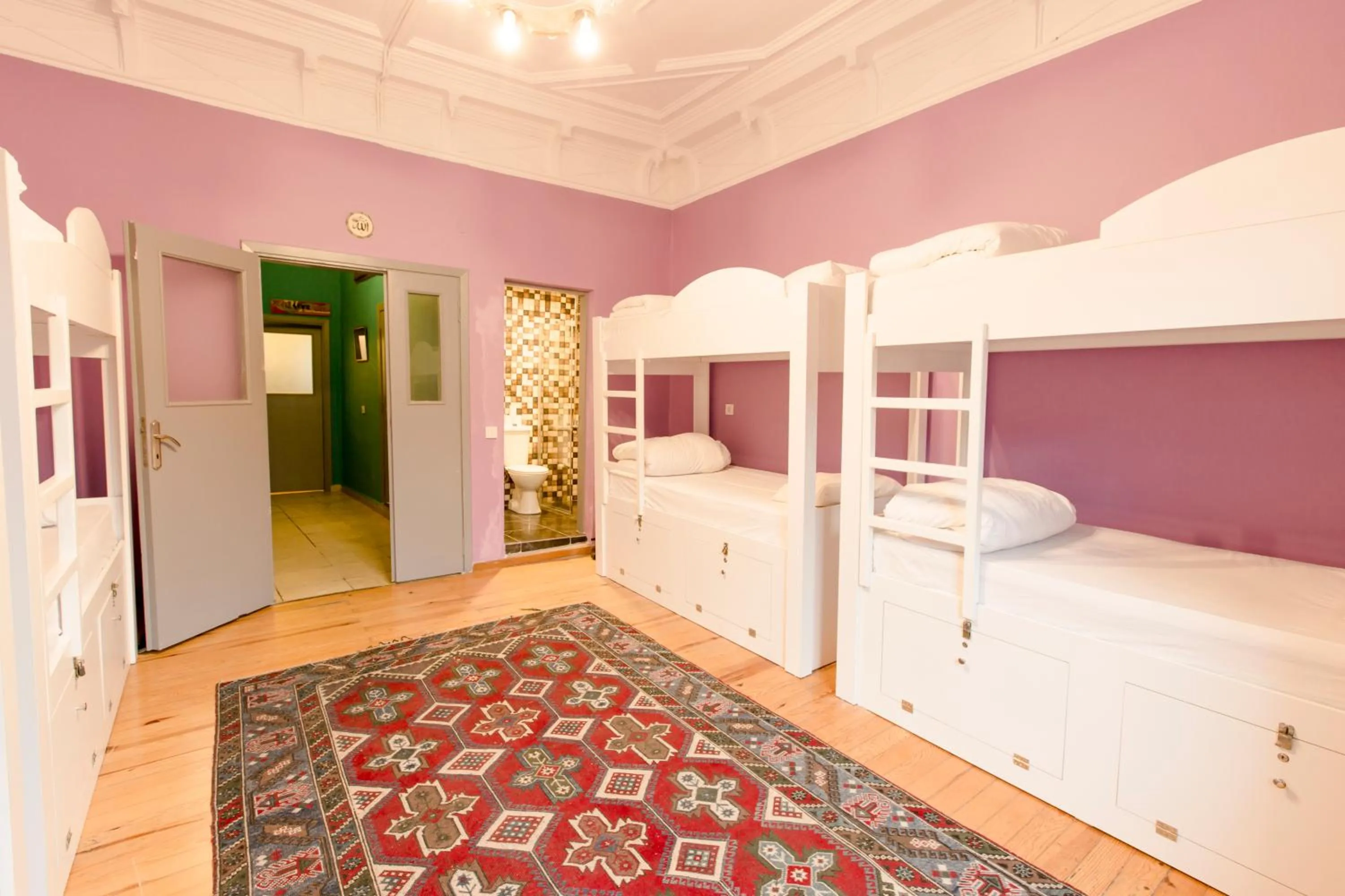 Bed in 8-Bed Mixed Dormitory Room in Cheers Hostel
