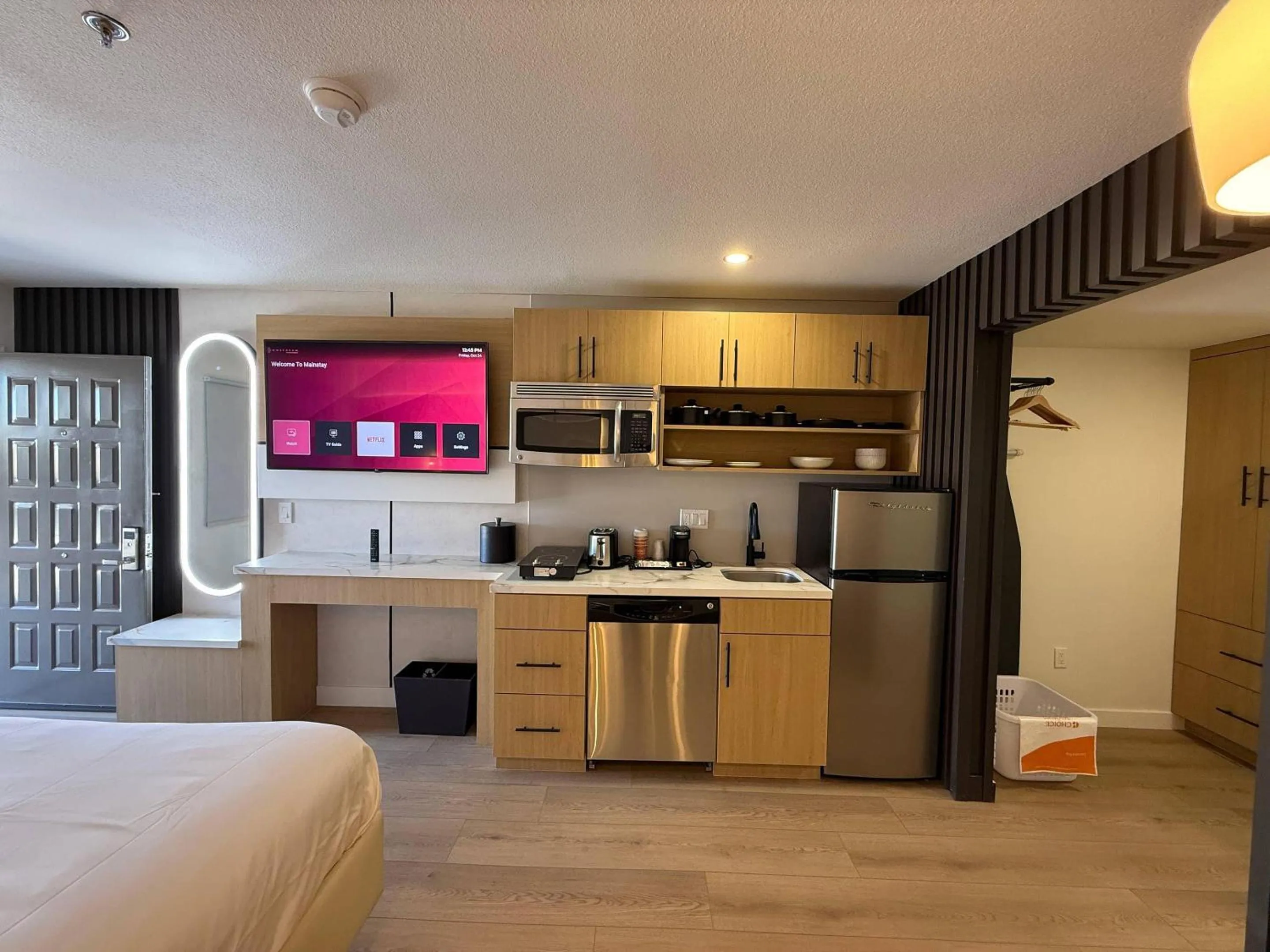 Bedroom, Bed in MainStay Suites Victorville - Hesperia