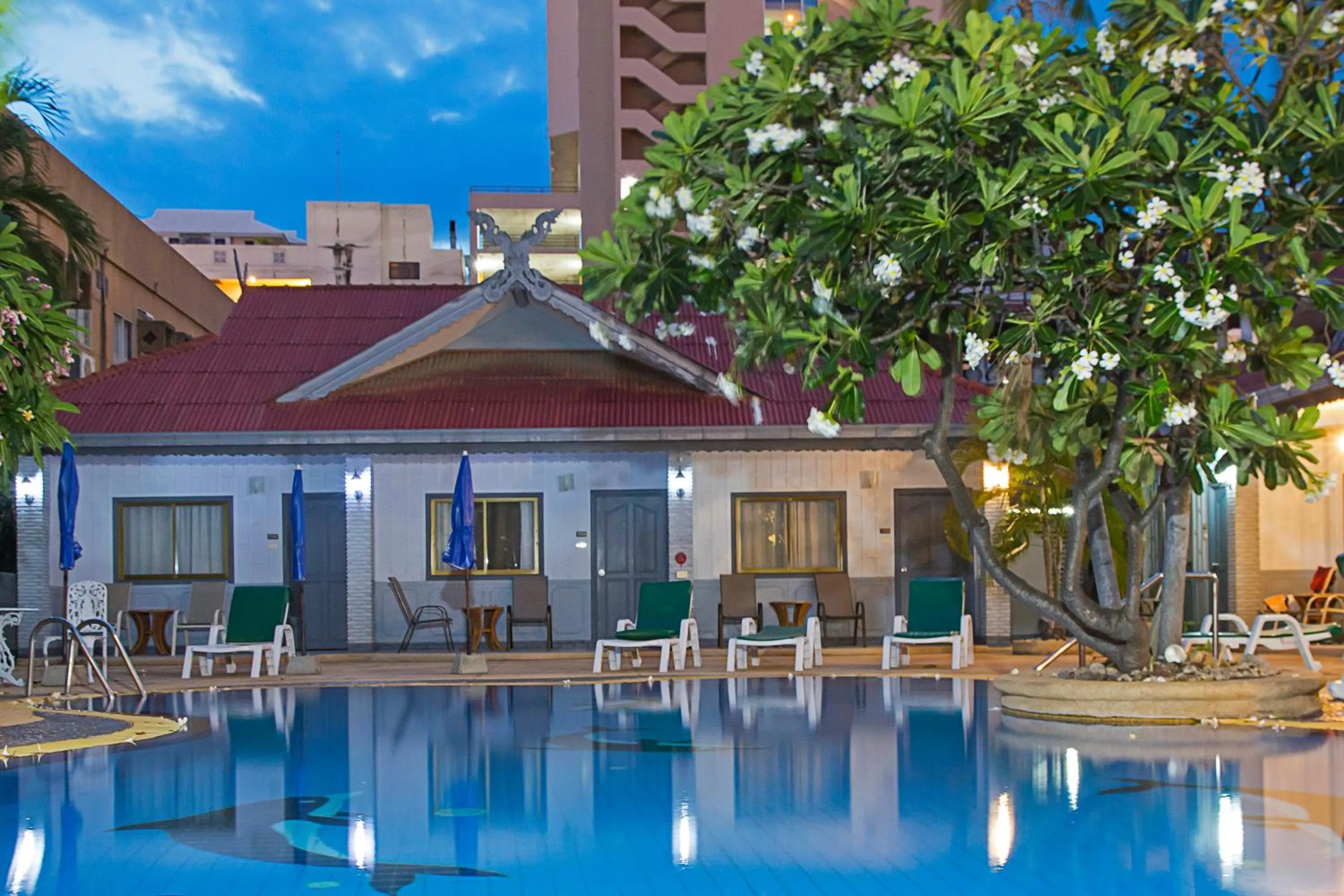 Swimming pool in S Lodge Pattaya formally Sabai Lodge