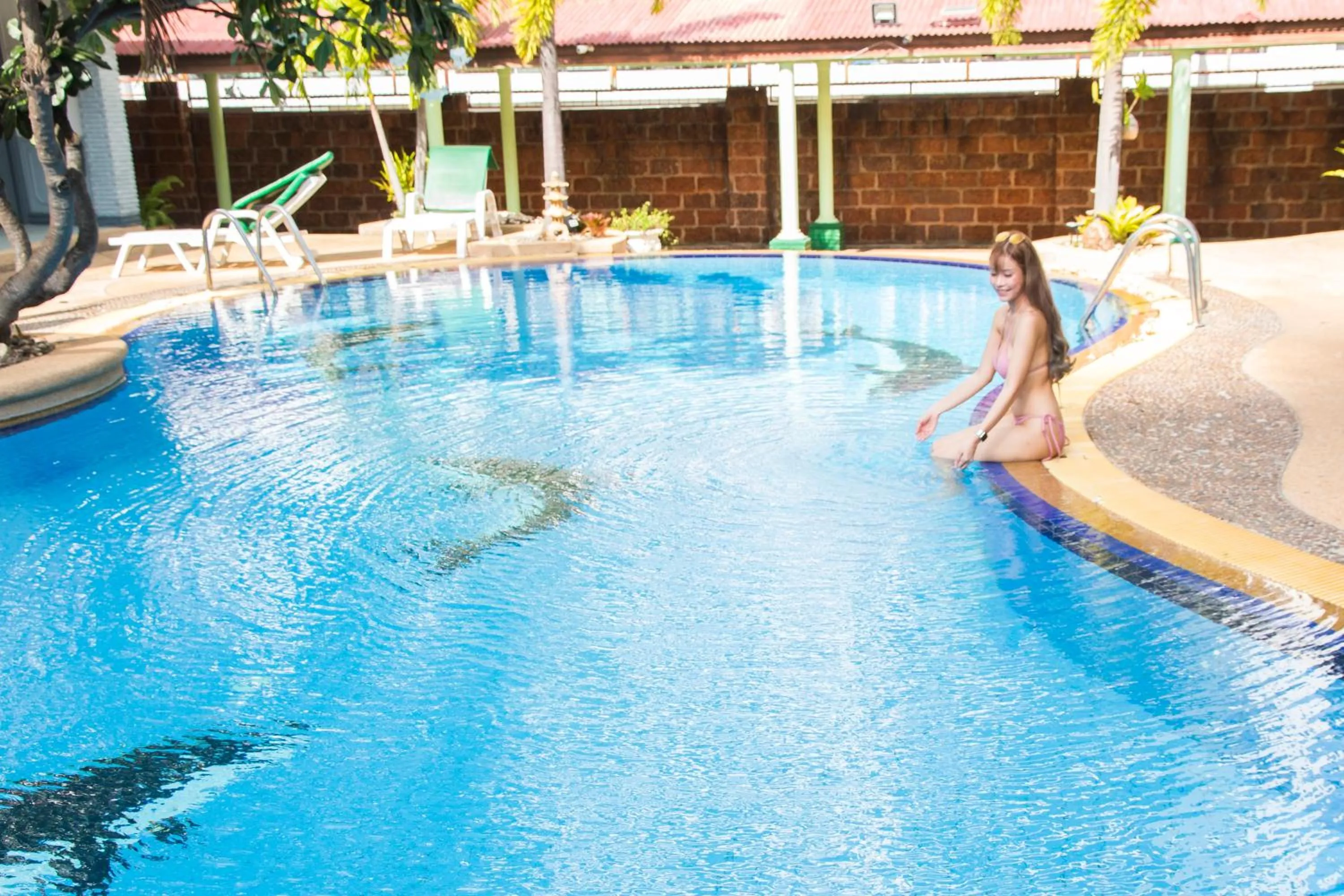 Swimming pool in S Lodge Pattaya formally Sabai Lodge