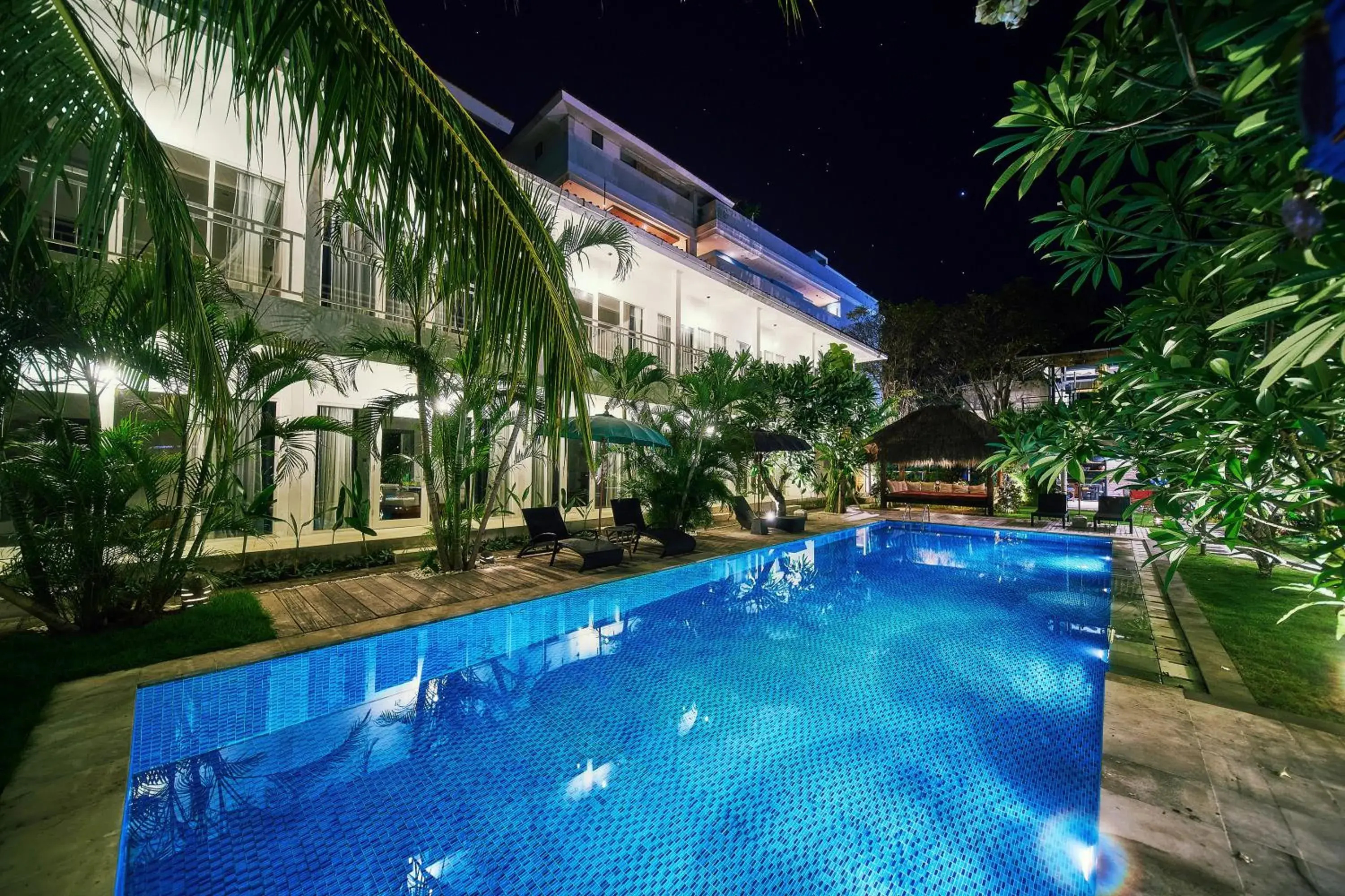 Property building, Swimming Pool in Easy Surf Camp