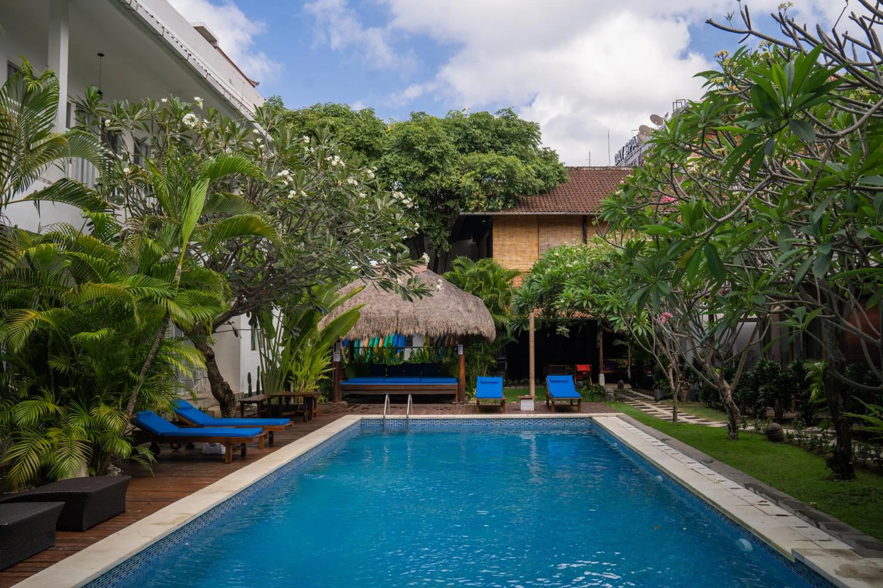 Swimming pool in Easy Surf Camp