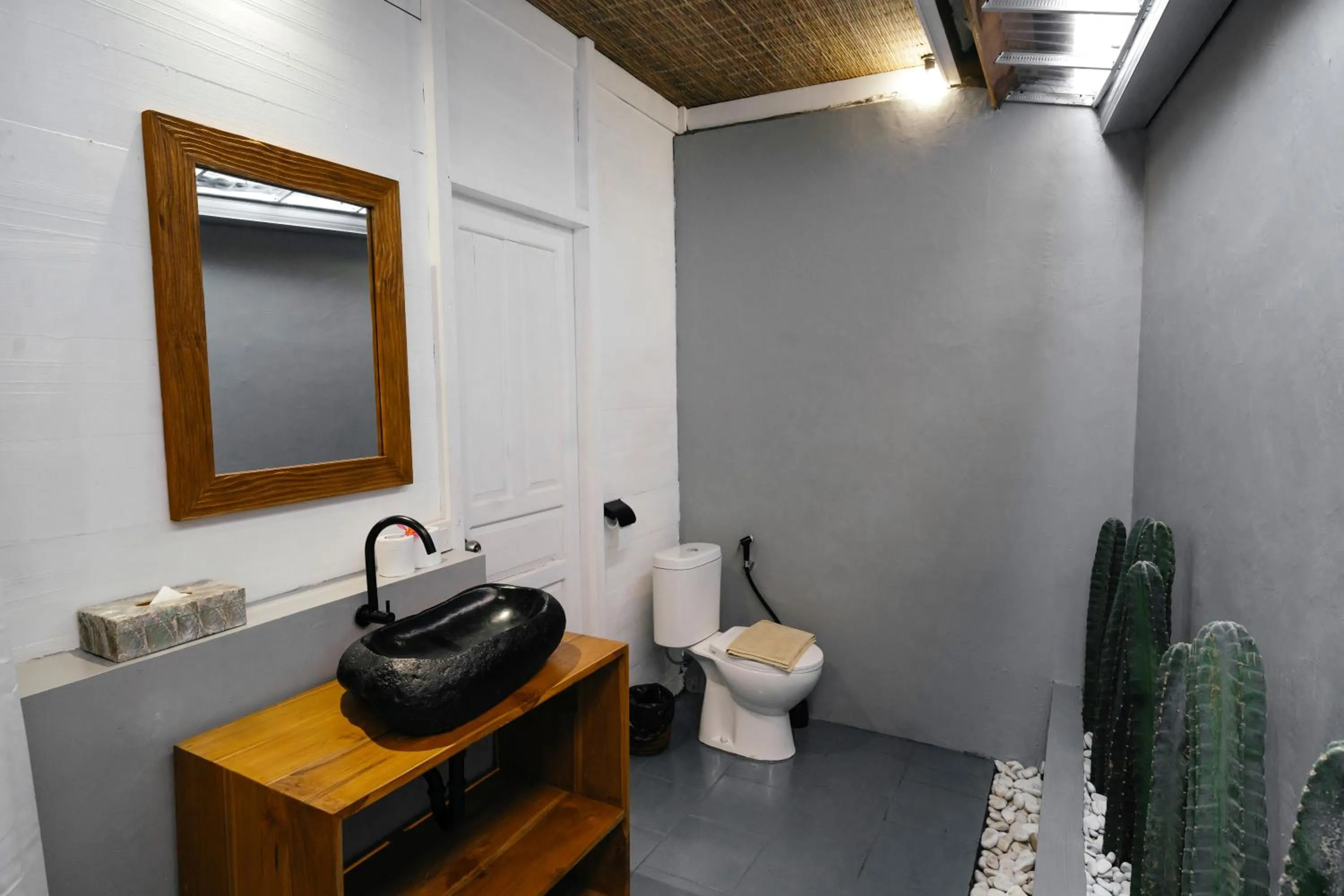 Toilet in Easy Surf Camp