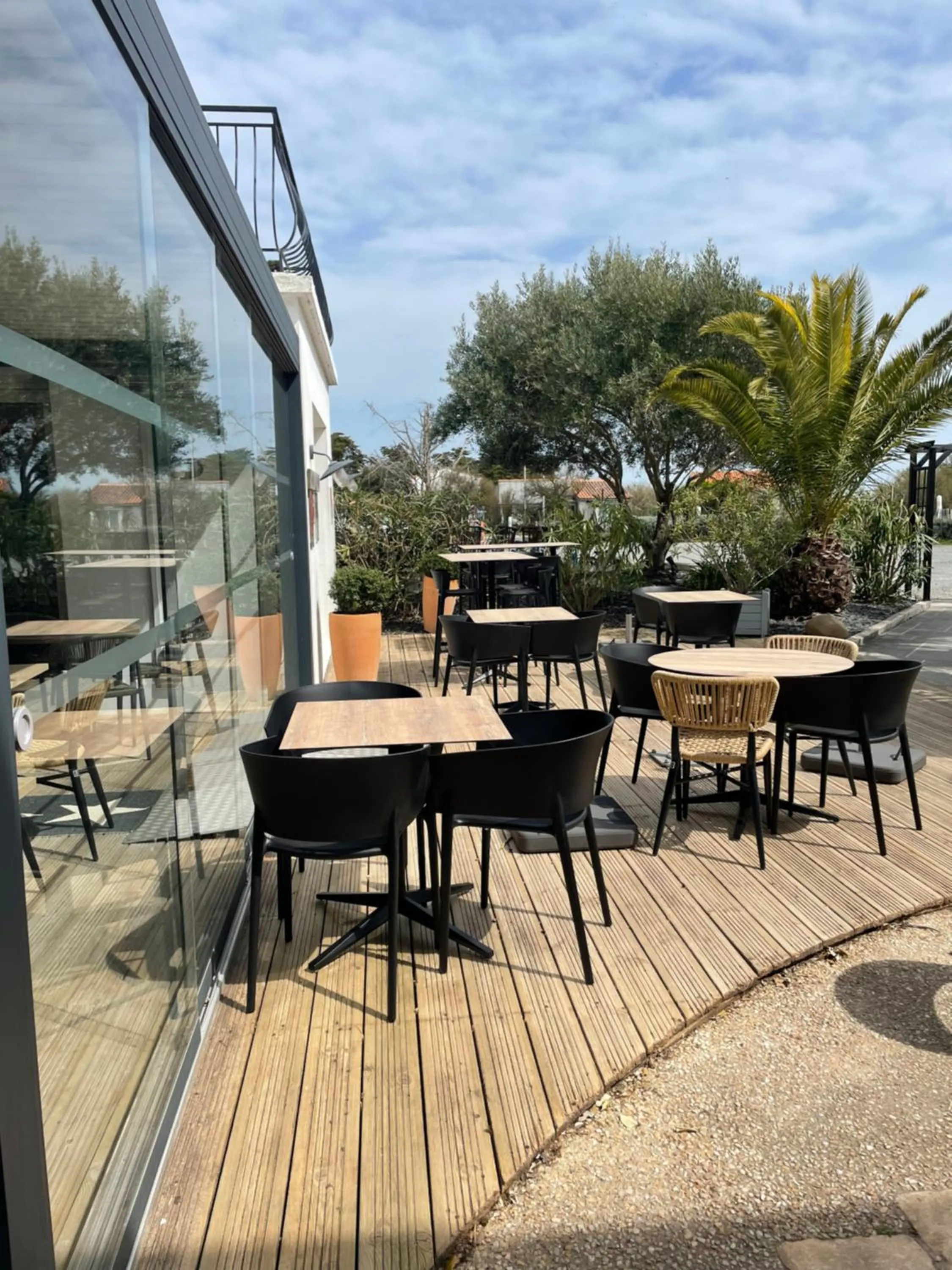 Patio in Hôtel Le Martray