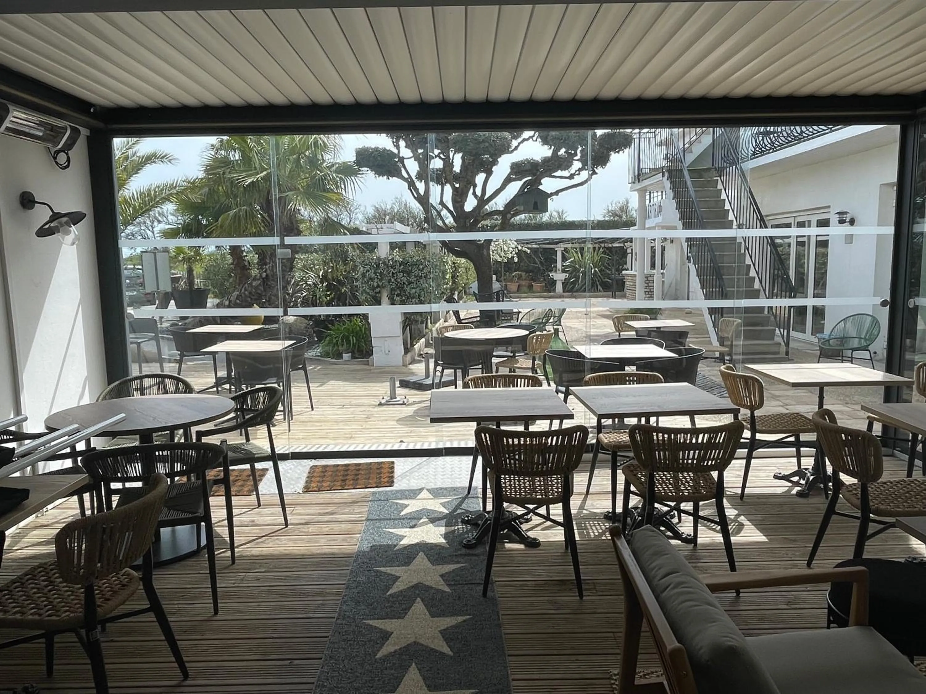Patio in Hôtel Le Martray