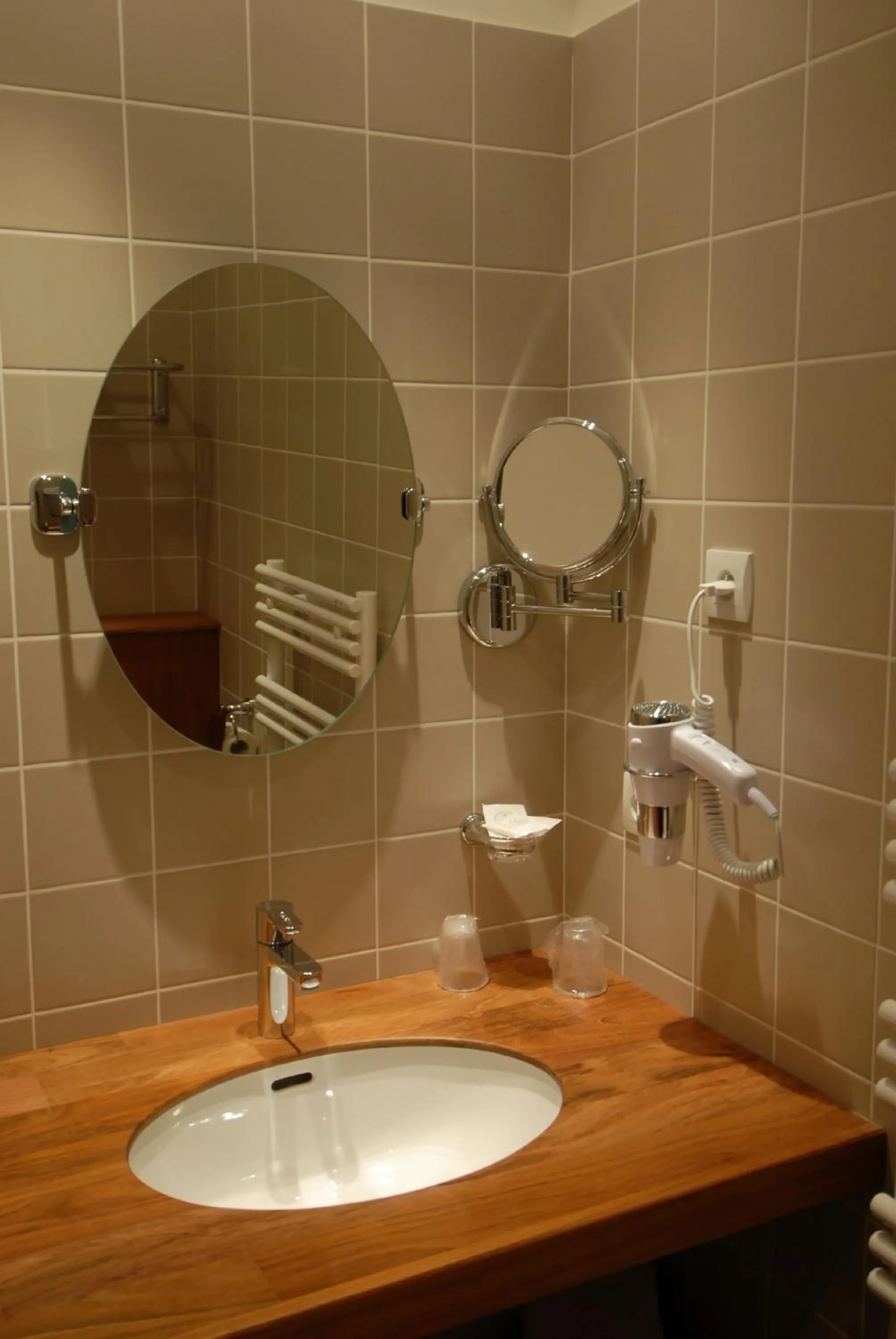 Bathroom in Hôtel Le Martray