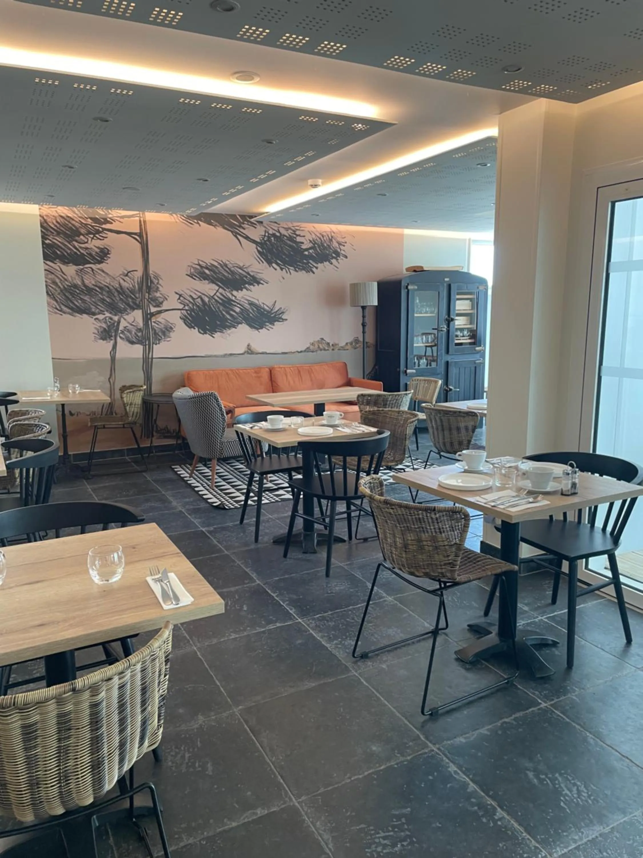 Restaurant/places to eat in Hôtel Le Martray