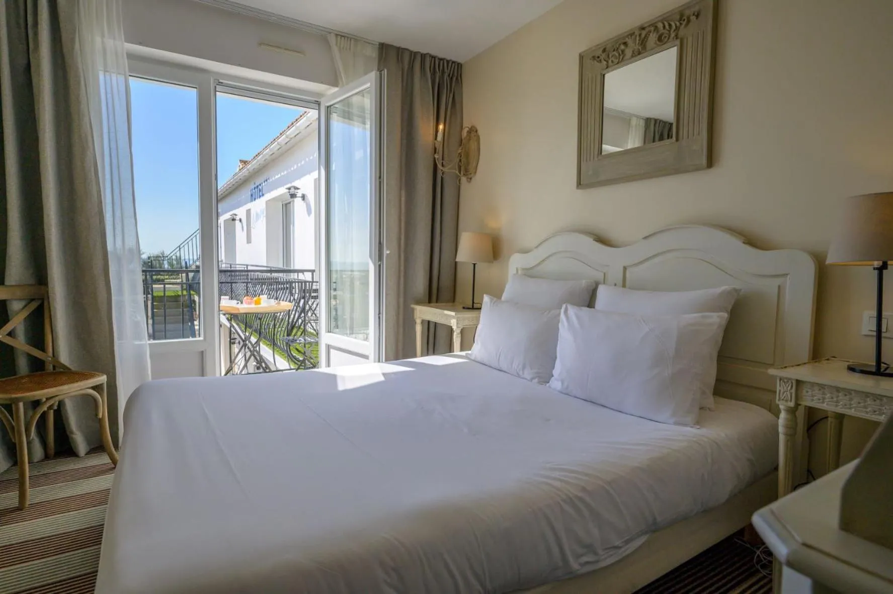 Bed in Hôtel Le Martray
