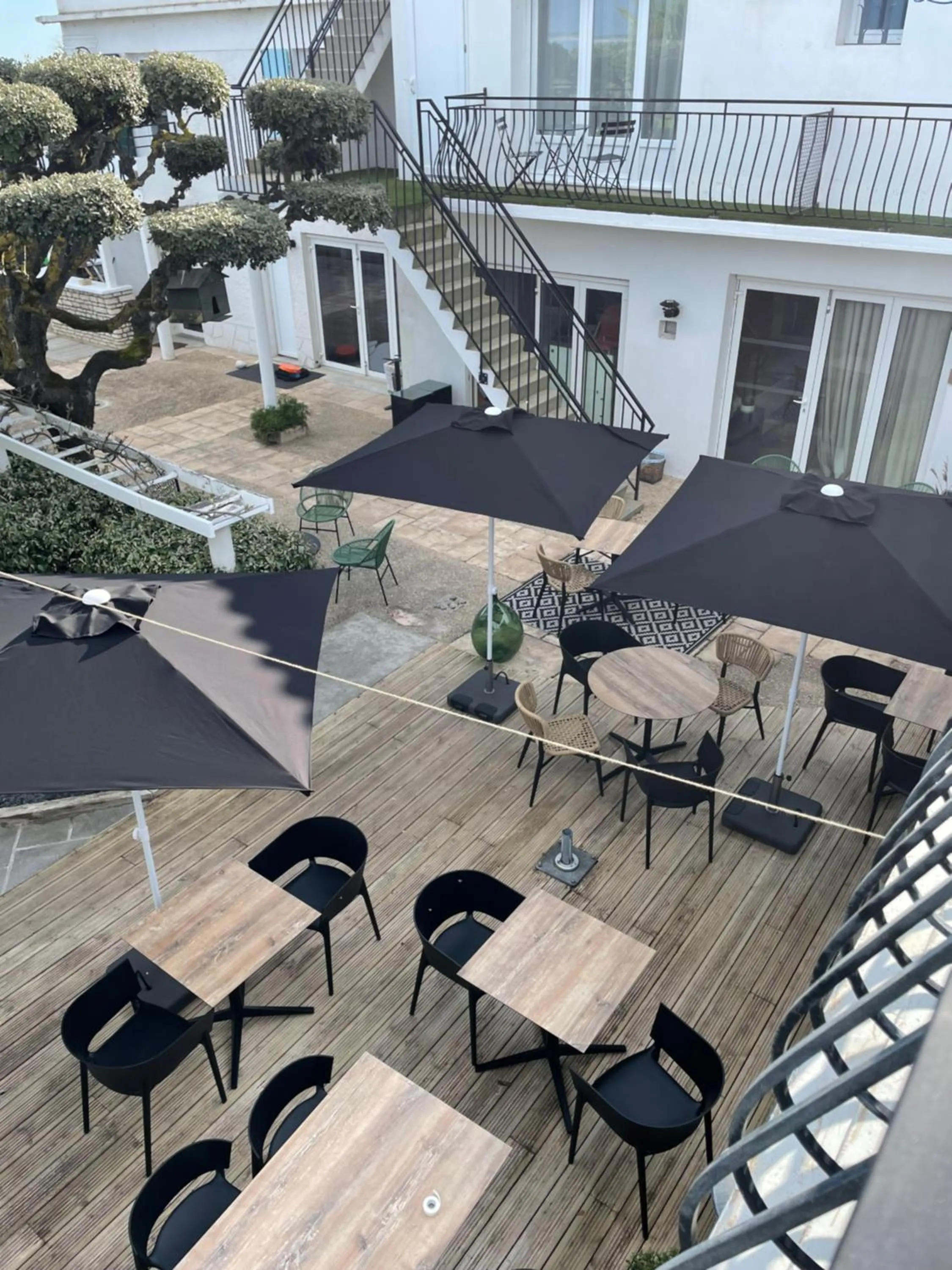 Patio in Hôtel Le Martray