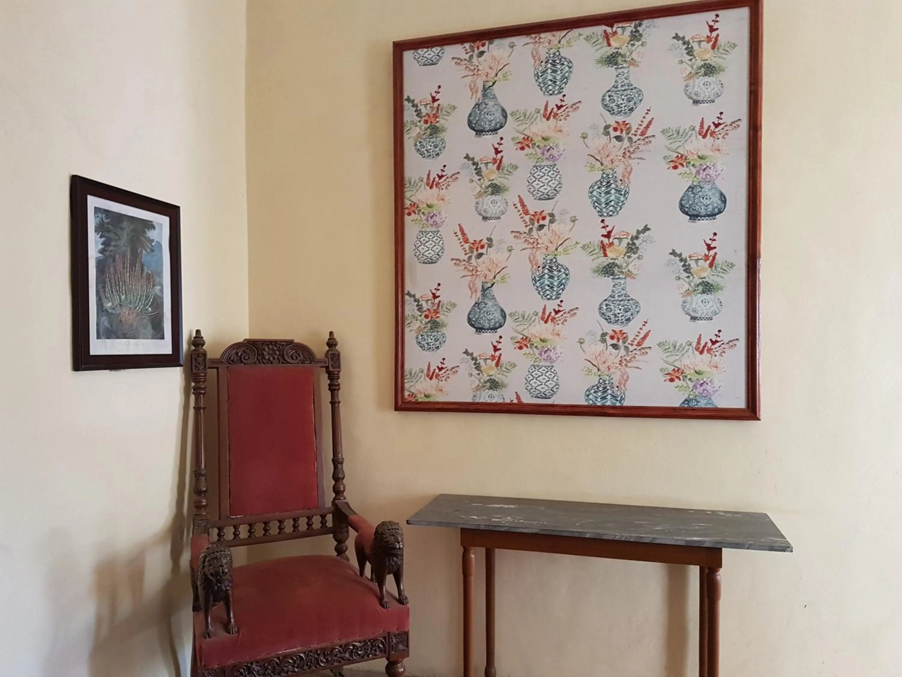 Communal lounge/ TV room in Kesar Bhawan Palace