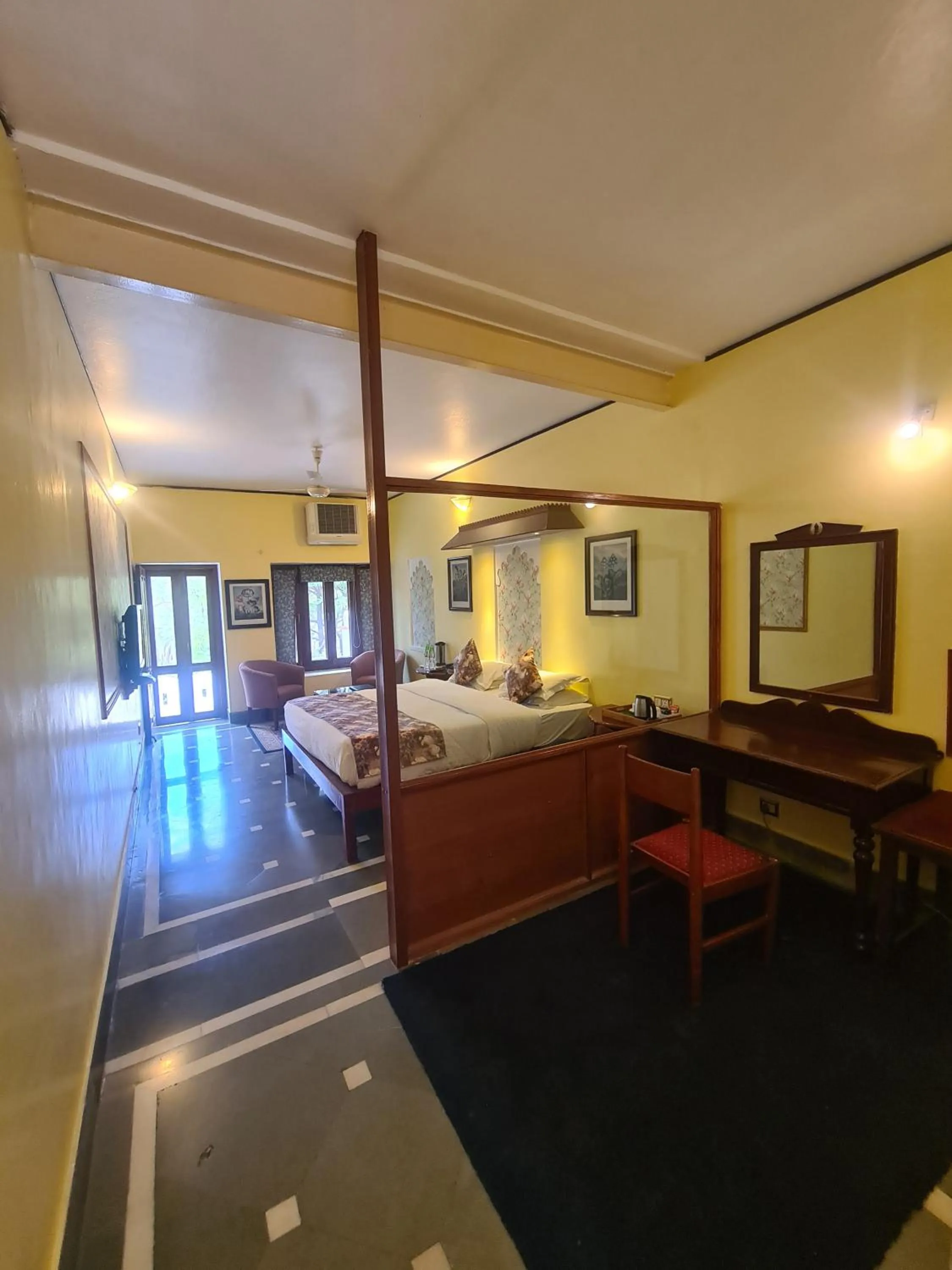 Bed in Kesar Bhawan Palace