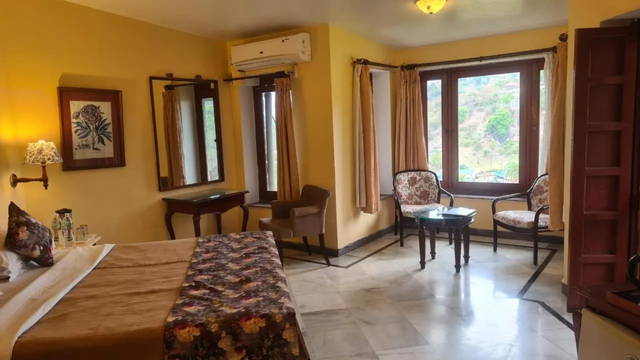 Photo of the whole room, Bed in Kesar Bhawan Palace