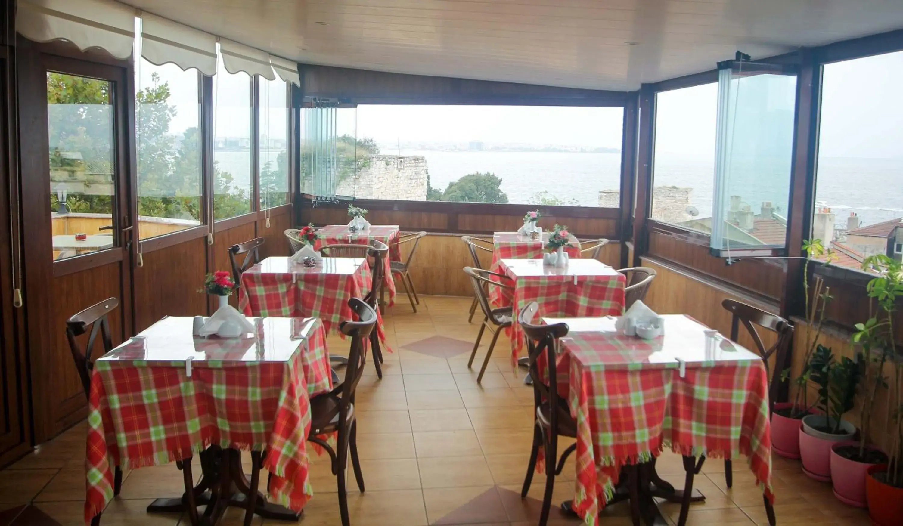 Restaurant/places to eat in Esans Hotel - Special Category Restaurant/places to eat in Esans Hotel - Special Category