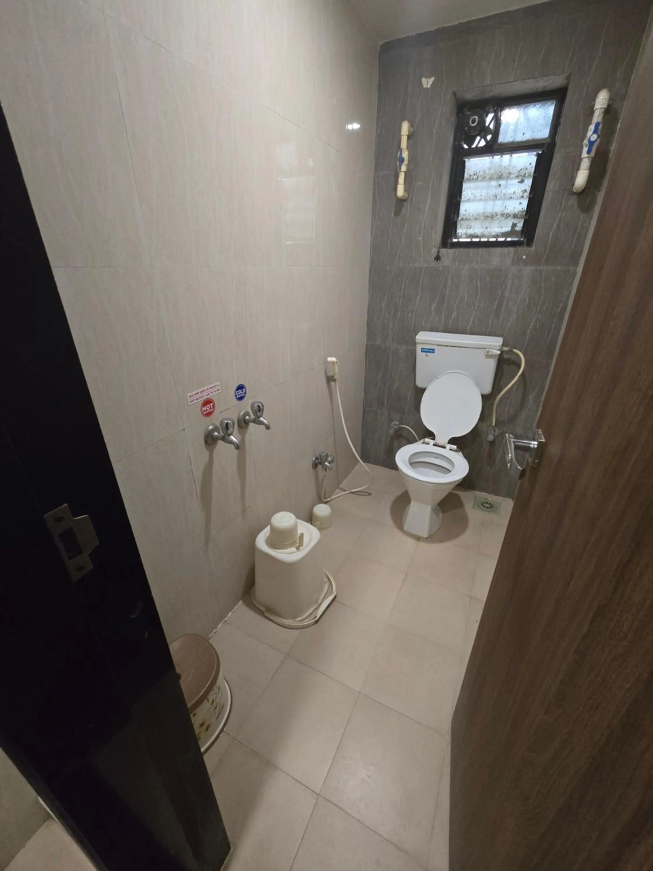 Bathroom in Hotel Darshan Executive