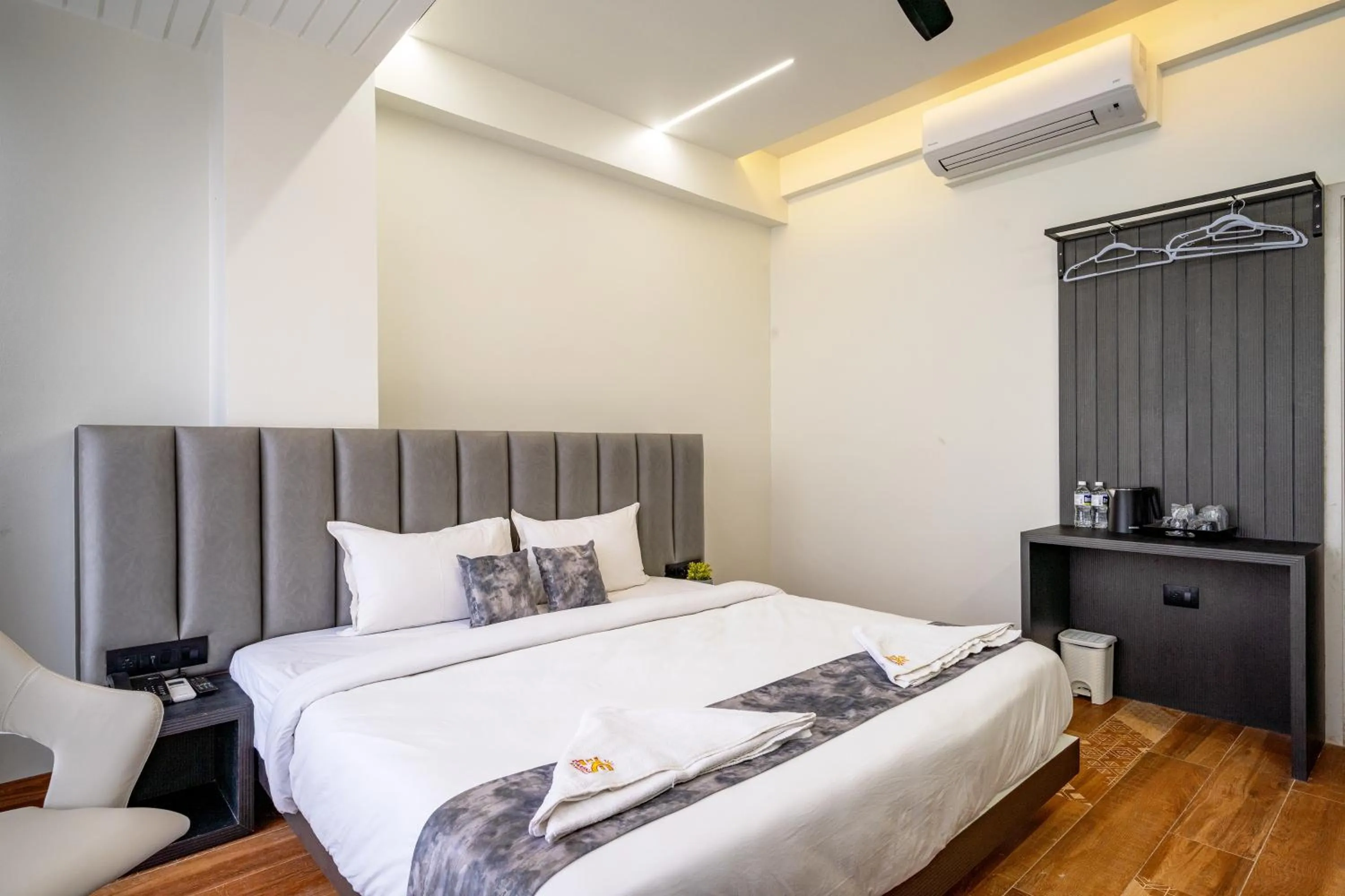 Bed in Hotel Darshan Executive