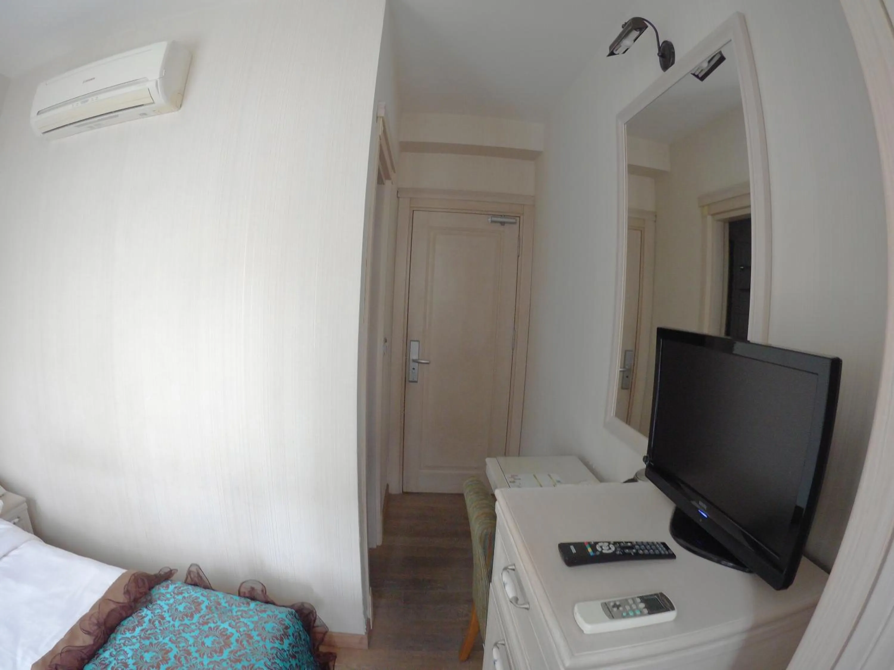 TV and multimedia in Hotel Novano