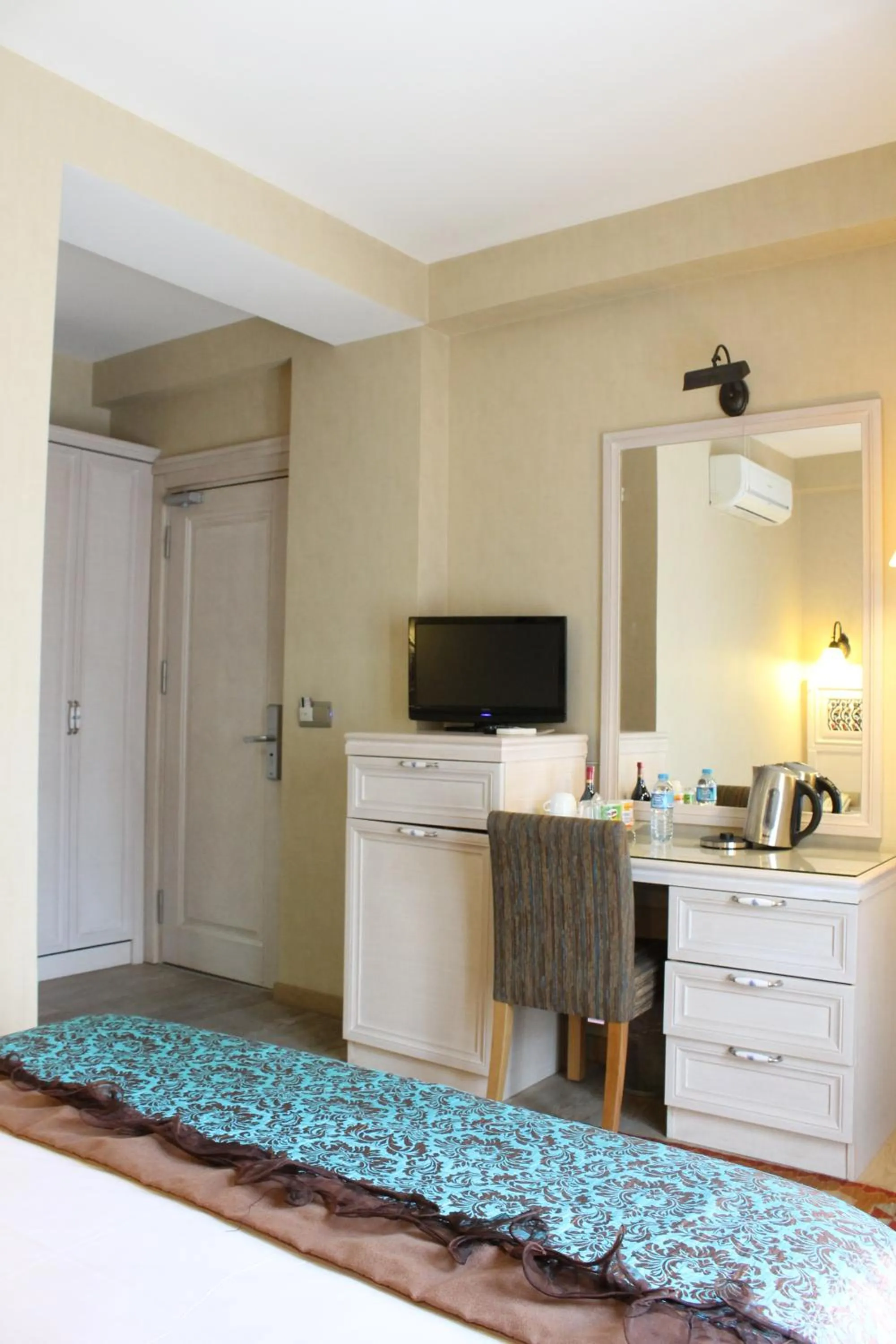 TV and multimedia in Hotel Novano