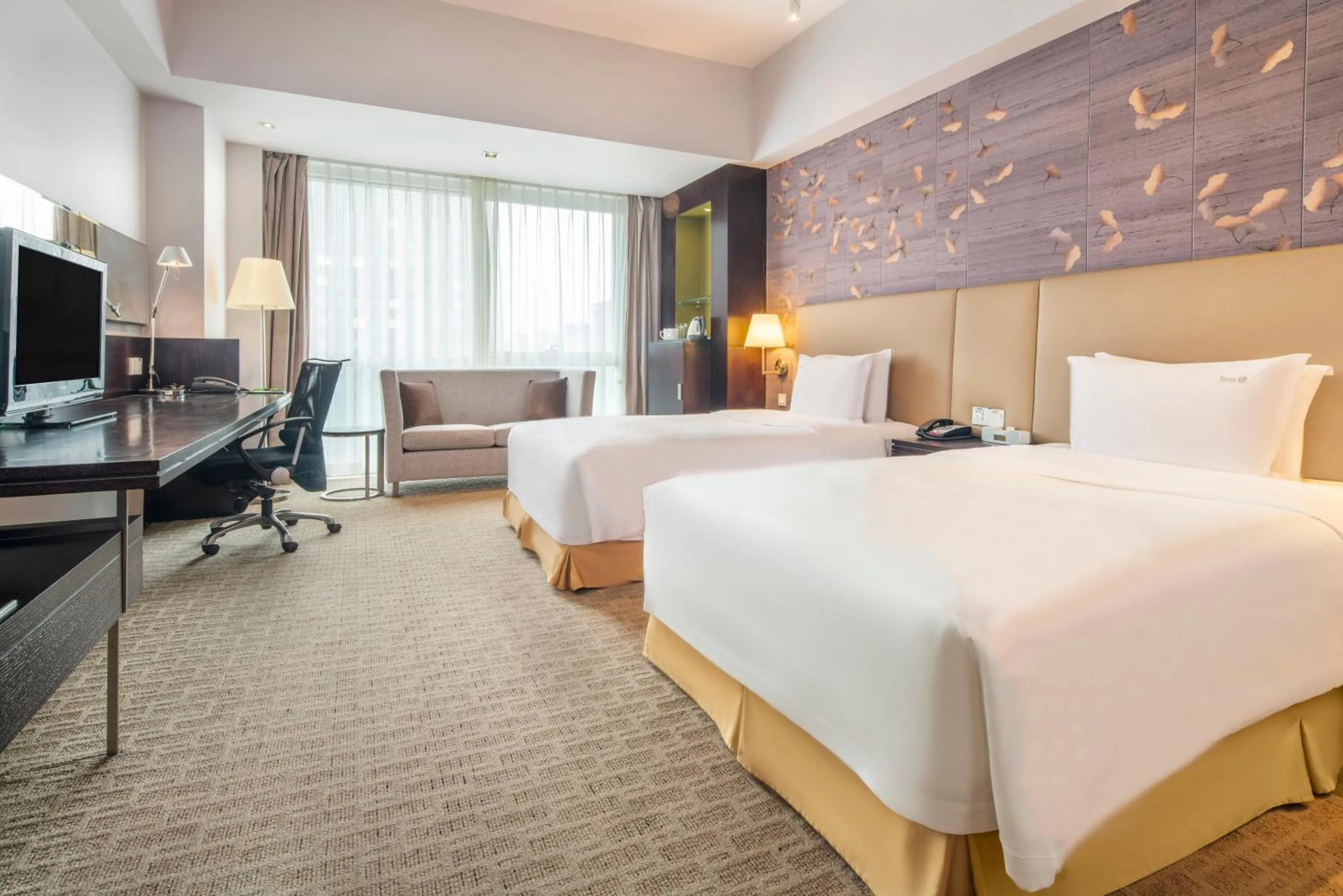Standard Twin Room with Lounge Access in Holiday Inn Xi'an Greenland Century City, an IHG Hotel