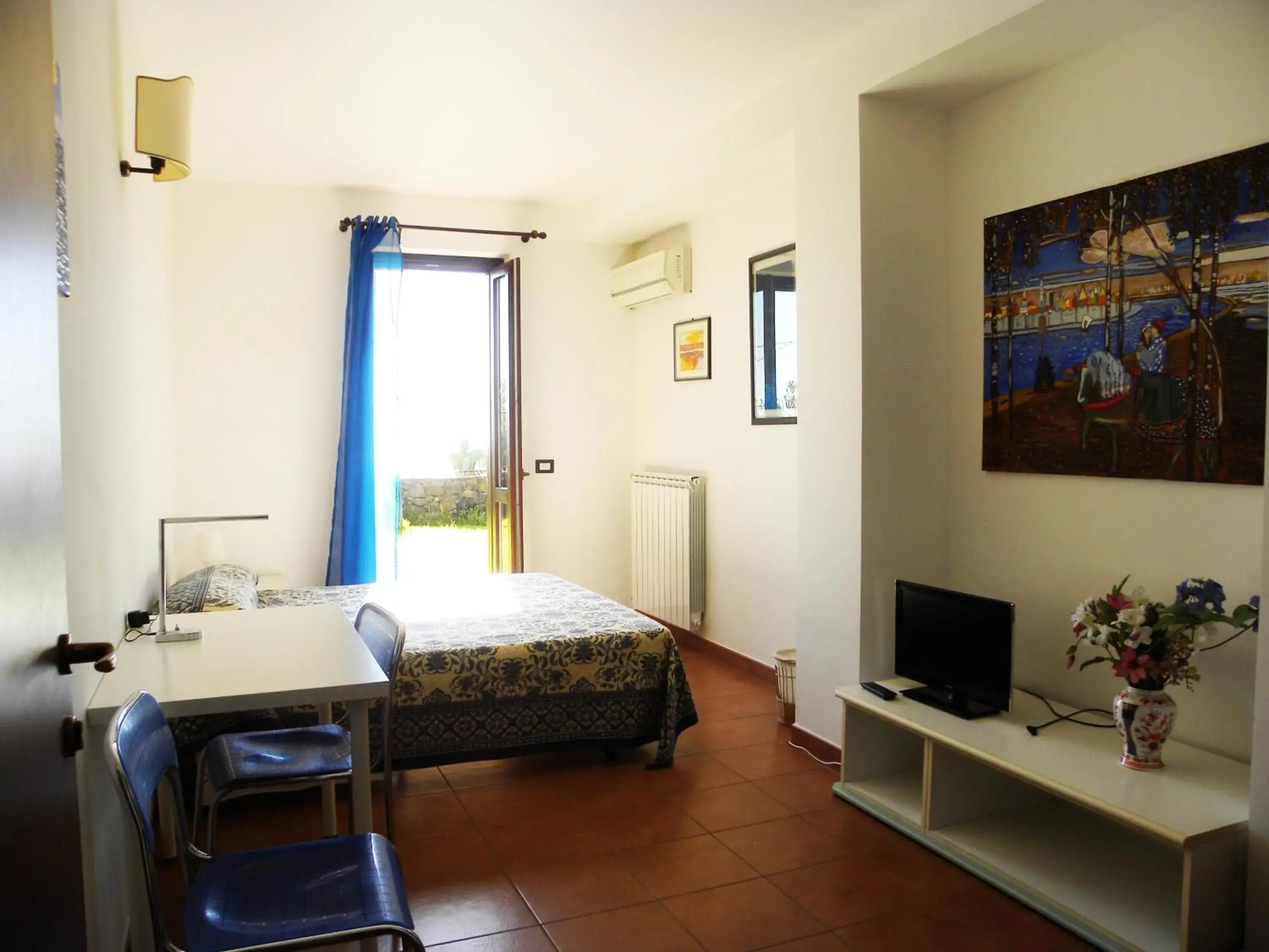 Double Room with Private Bathroom - single occupancy in Poggio Sambuco Double Room with Private Bathroom - single occupancy in Poggio Sambuco