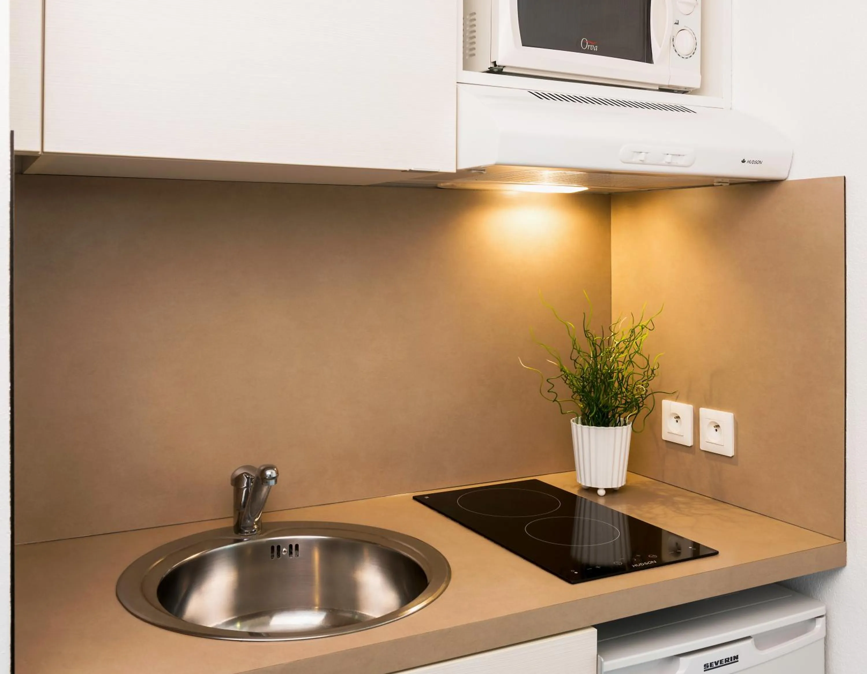Kitchen or kitchenette in Ténéo Apparthotel Bordeaux Mérignac - Aéroport