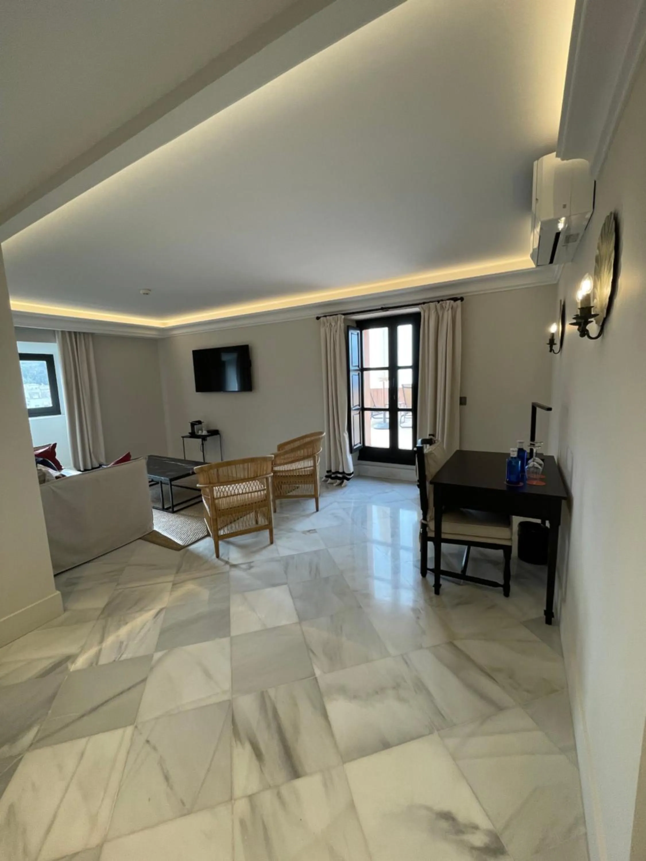 Communal lounge/ TV room in Soho Boutique Castillo de Santa Catalina - Adults Recommended