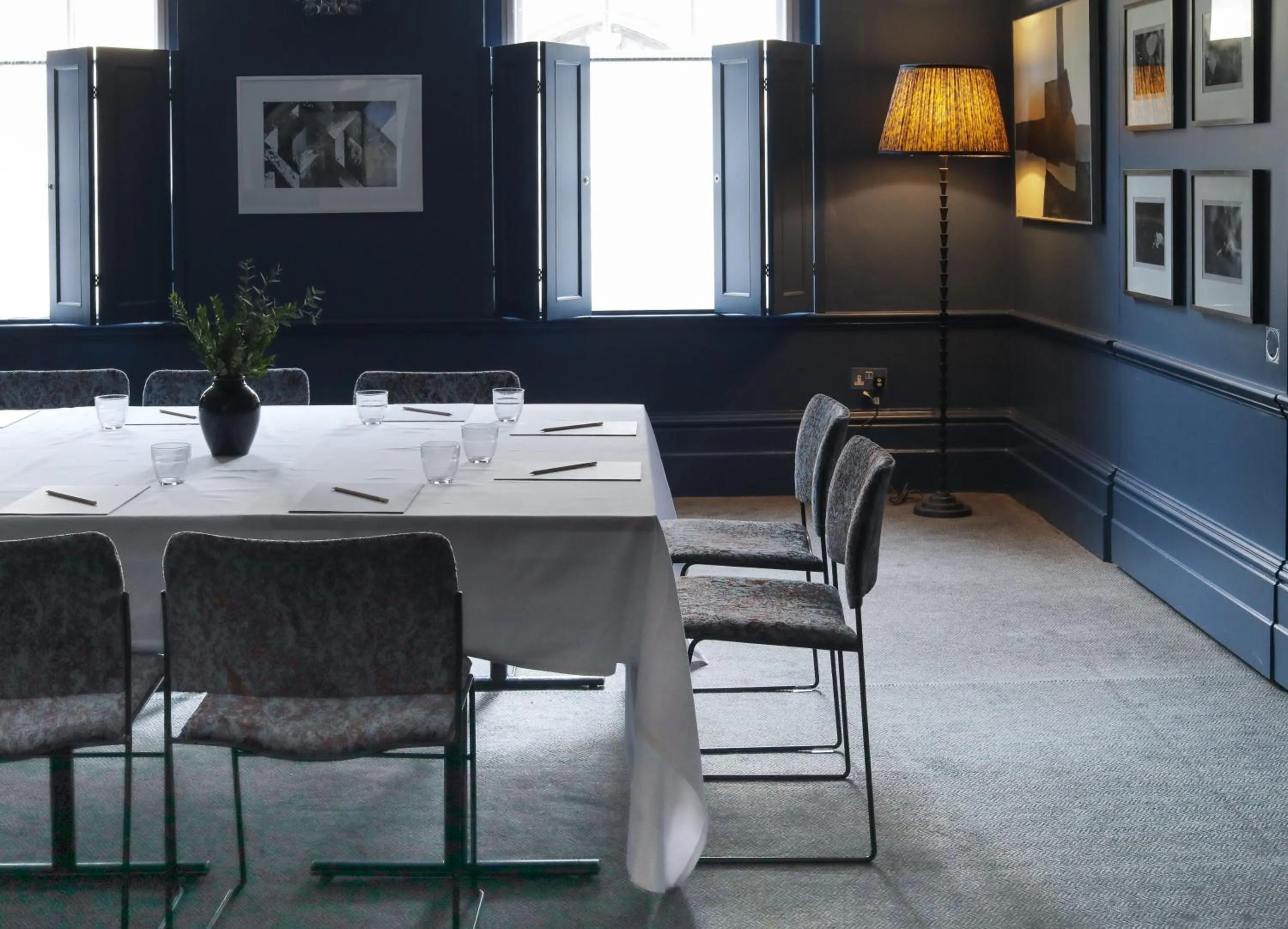 Restaurant/places to eat in Old Bank Hotel