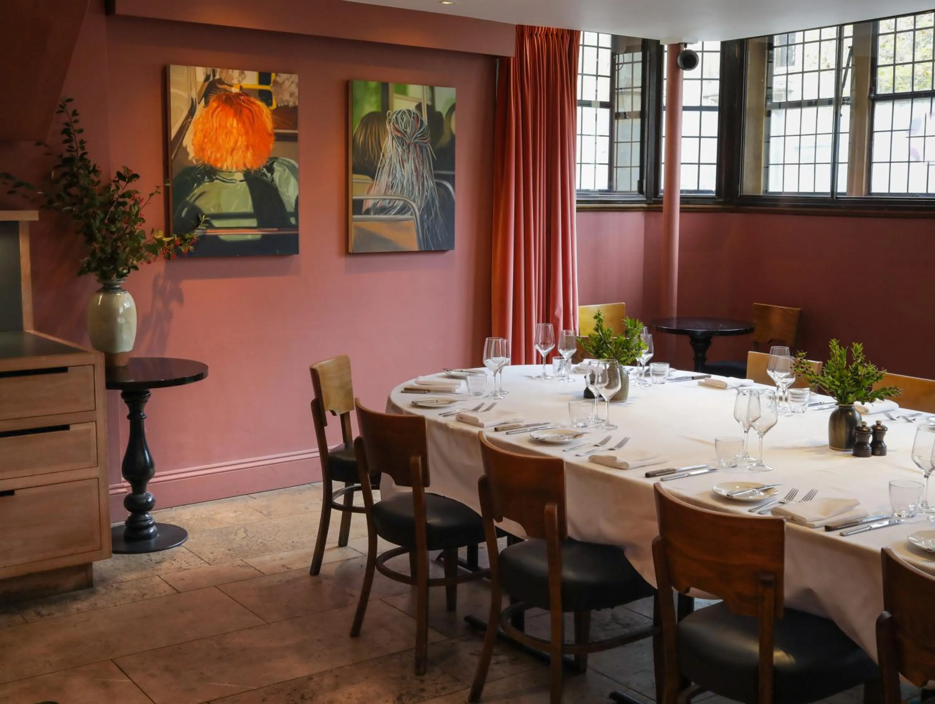 Restaurant/places to eat in Old Bank Hotel