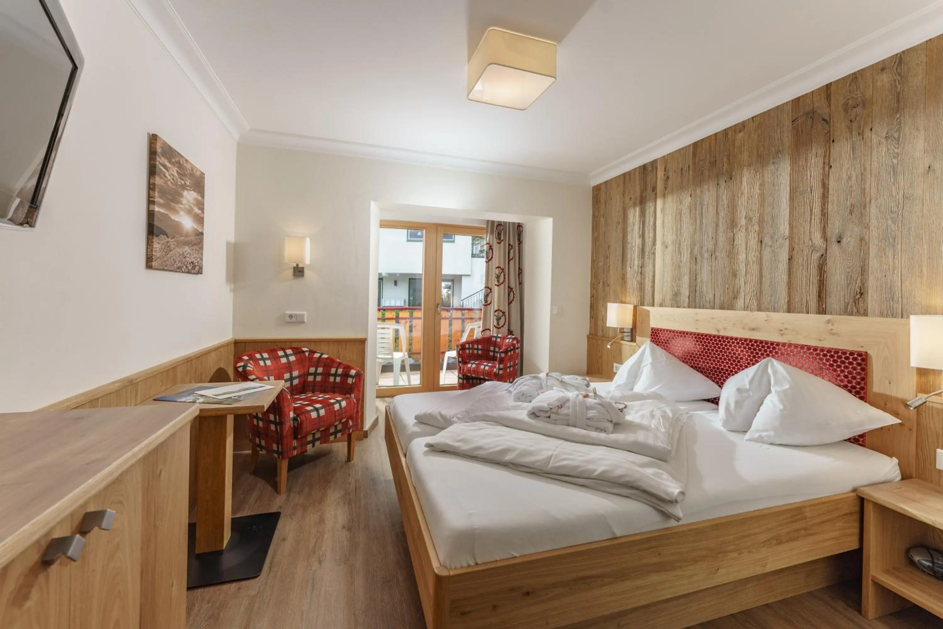 Photo of the whole room, Bed in Panoramahotel Gürtl