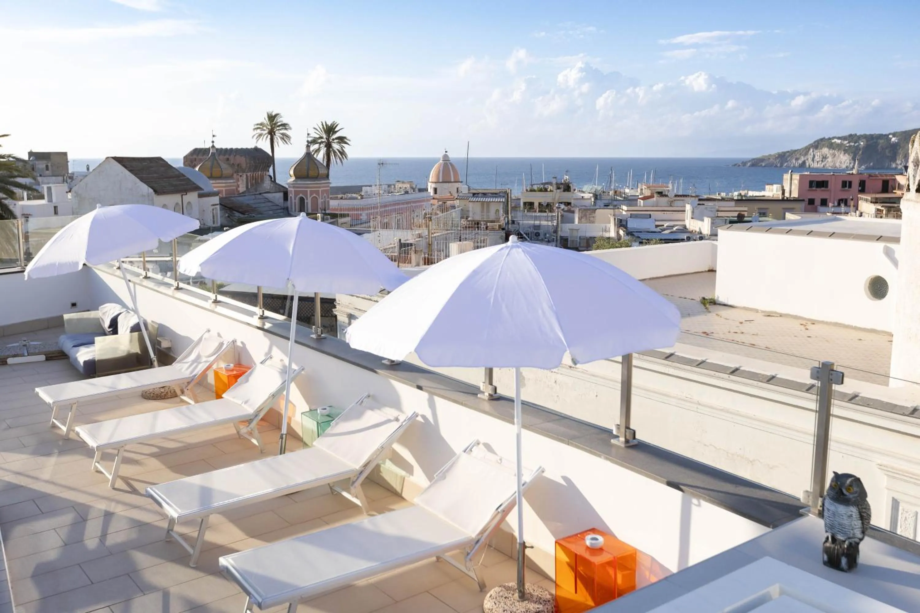 City view in White 1903 - Rooftop Pool & Luxury Rooms