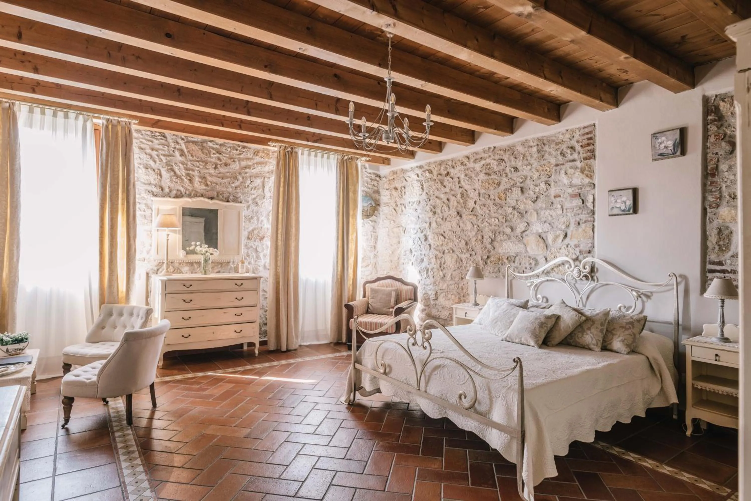Junior Suite with Pool View in B&B - Relais de charme la Caminella
