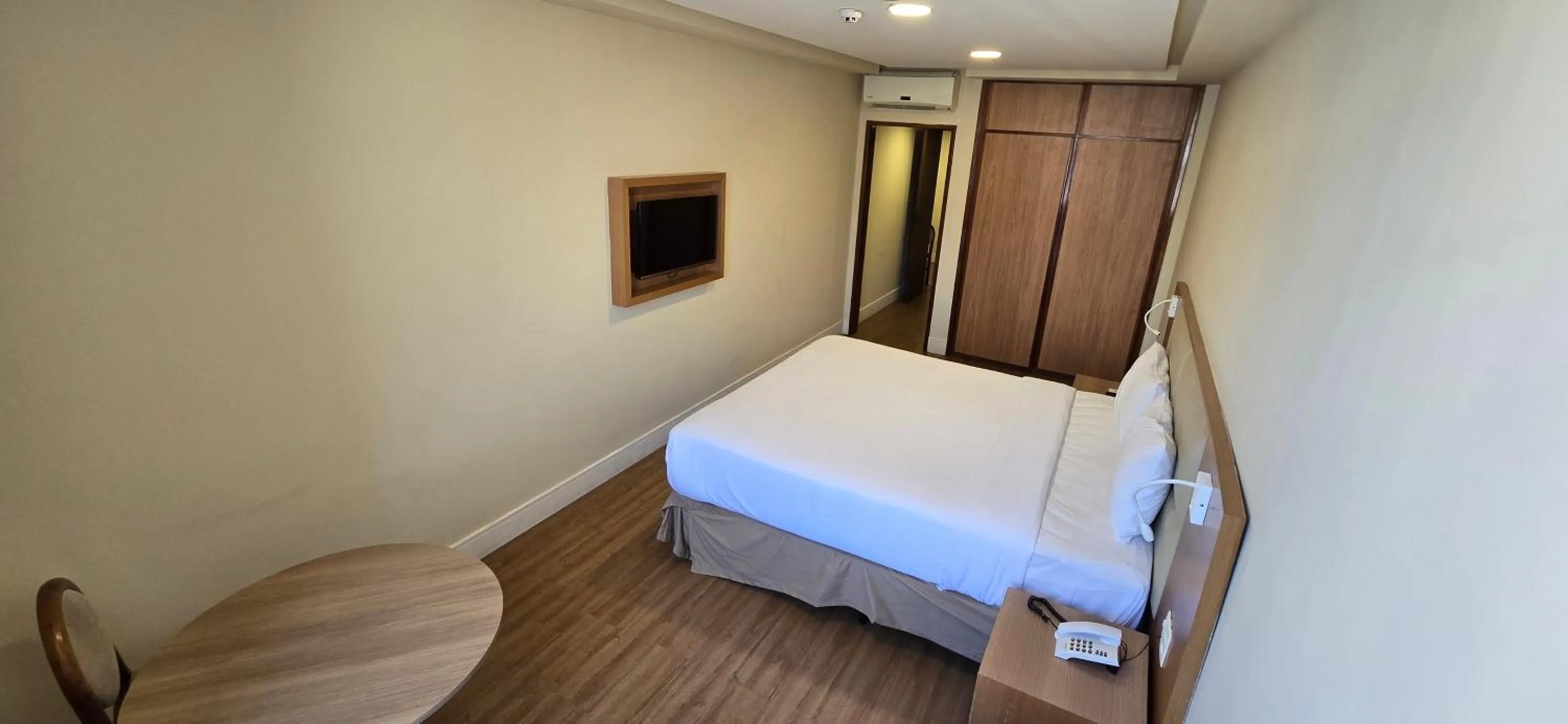 Photo of the whole room, Bed in Mirador Rio Copacabana Hotel