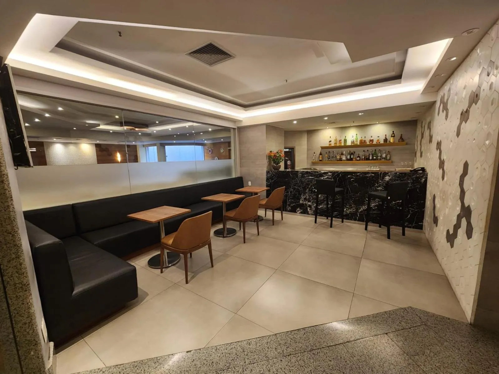 Restaurant/places to eat in Mirador Rio Copacabana Hotel