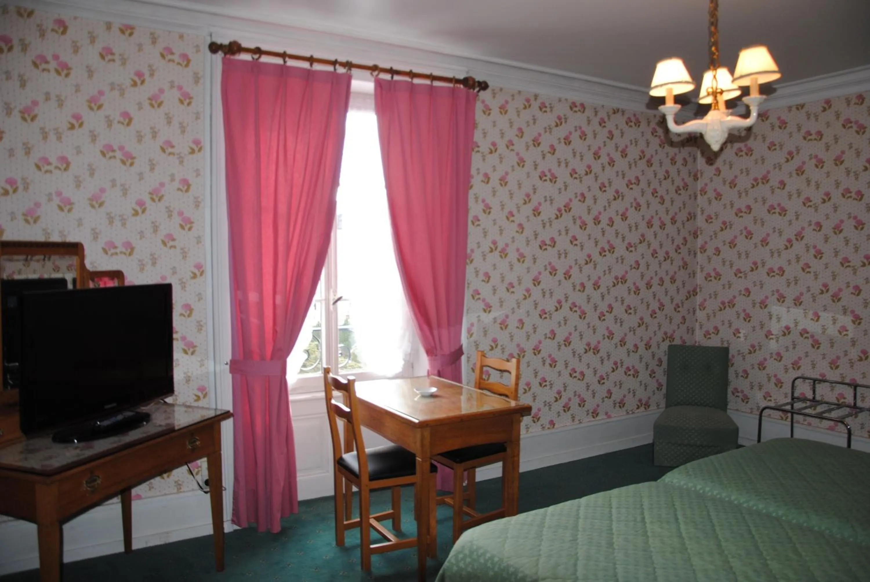 Bedroom in Hôtel Richemond